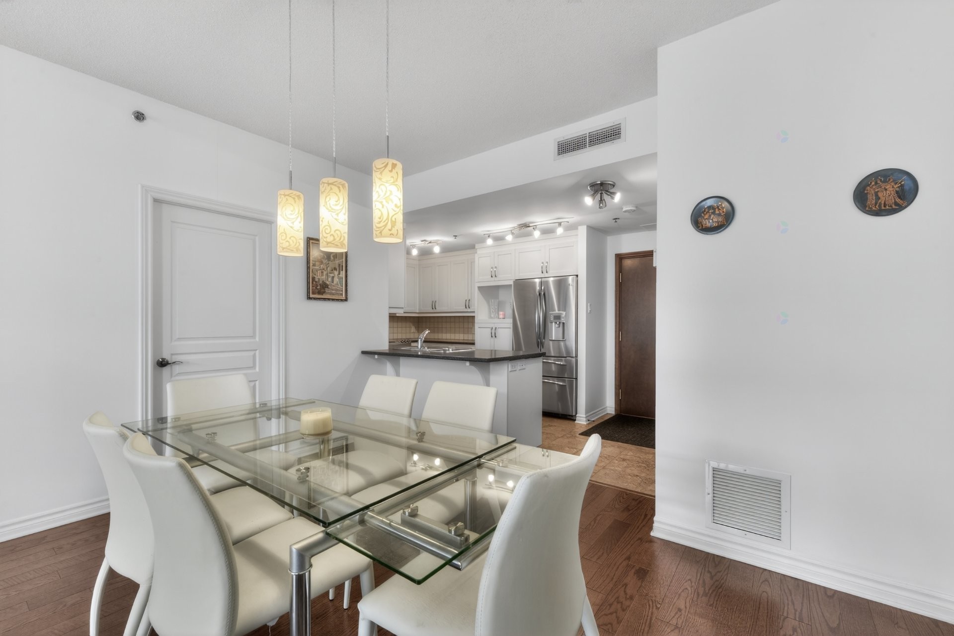 









2435


Rue des Nations

, 305,
Montréal (Saint-Laurent),




QC
H4R0G8

