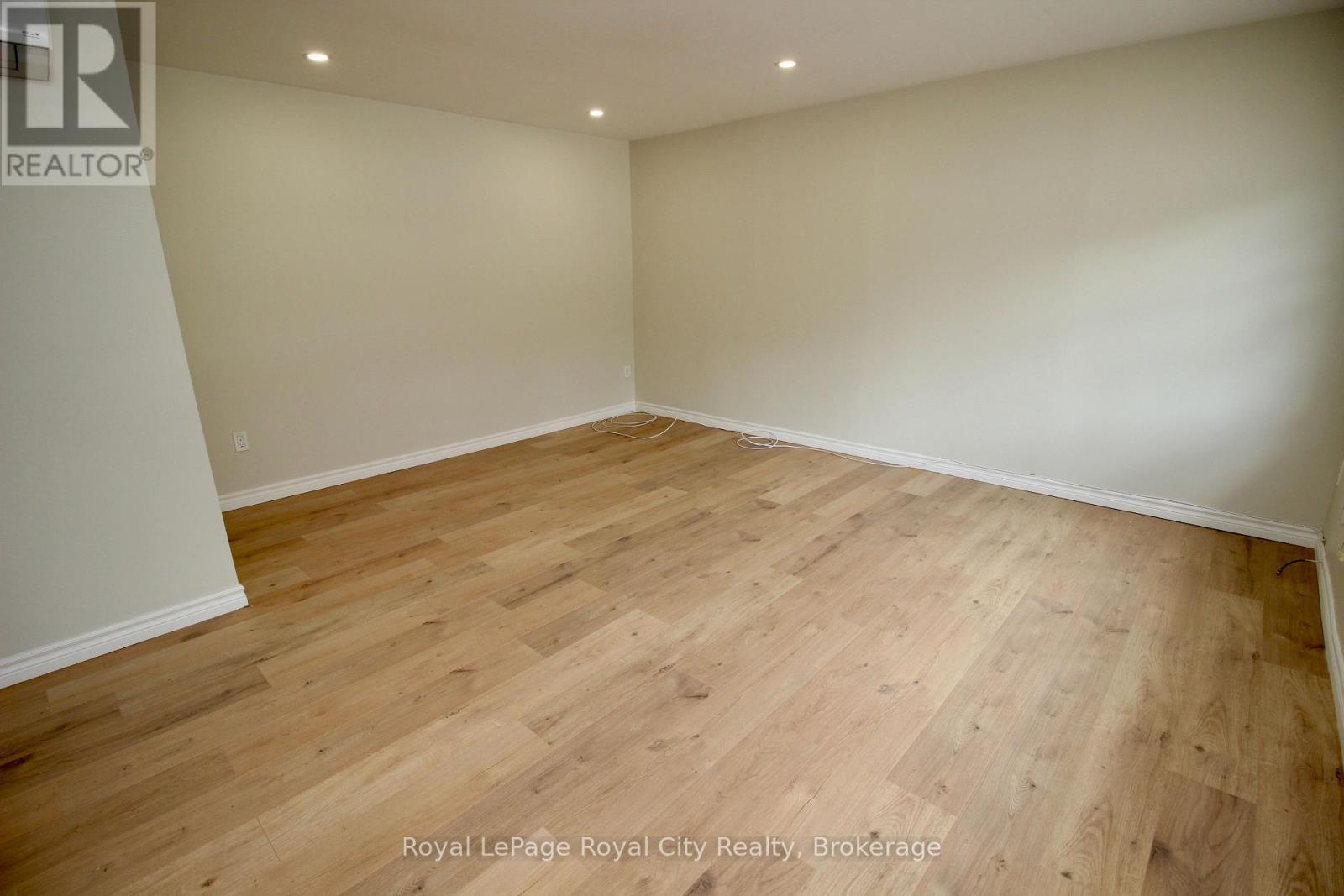 












1 - 405 MAIN STREET S

,
Guelph/Eramosa (Rockwood),




Ontario
N0B2K0

