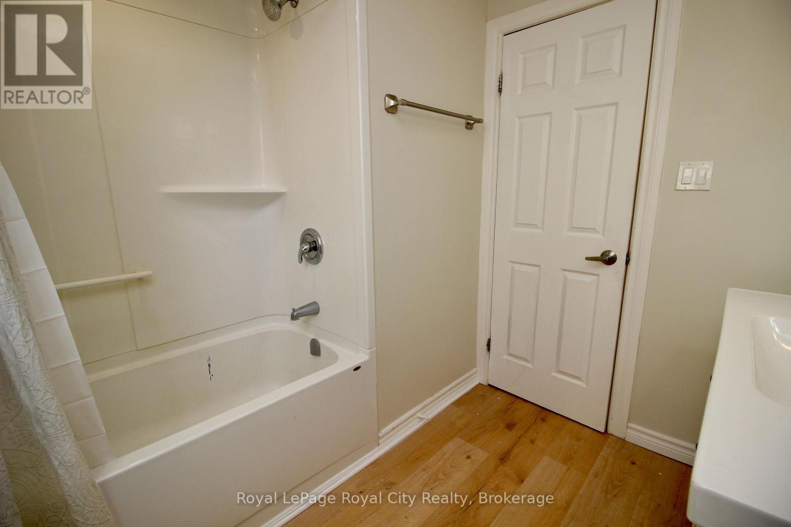 












1 - 405 MAIN STREET S

,
Guelph/Eramosa (Rockwood),




Ontario
N0B2K0

