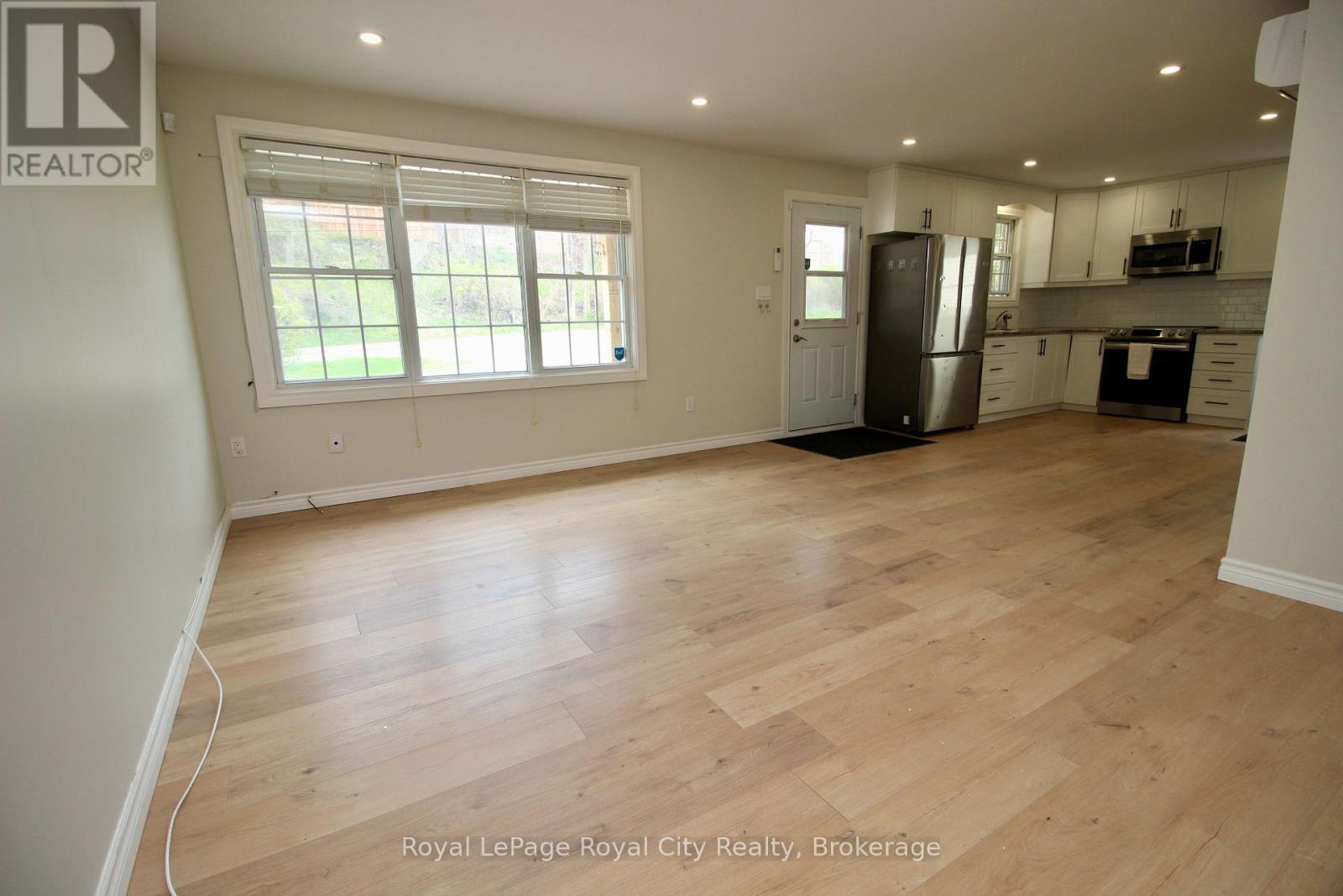 












1 - 405 MAIN STREET S

,
Guelph/Eramosa (Rockwood),




Ontario
N0B2K0

