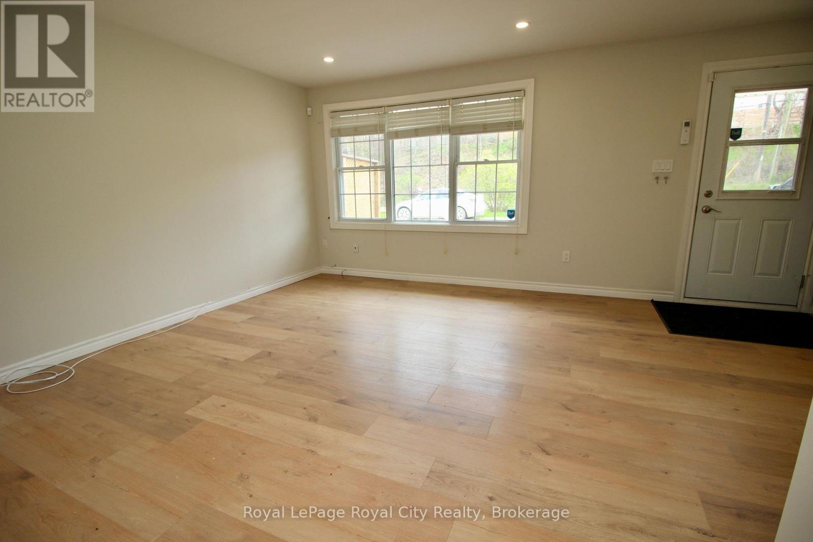 












1 - 405 MAIN STREET S

,
Guelph/Eramosa (Rockwood),




Ontario
N0B2K0

