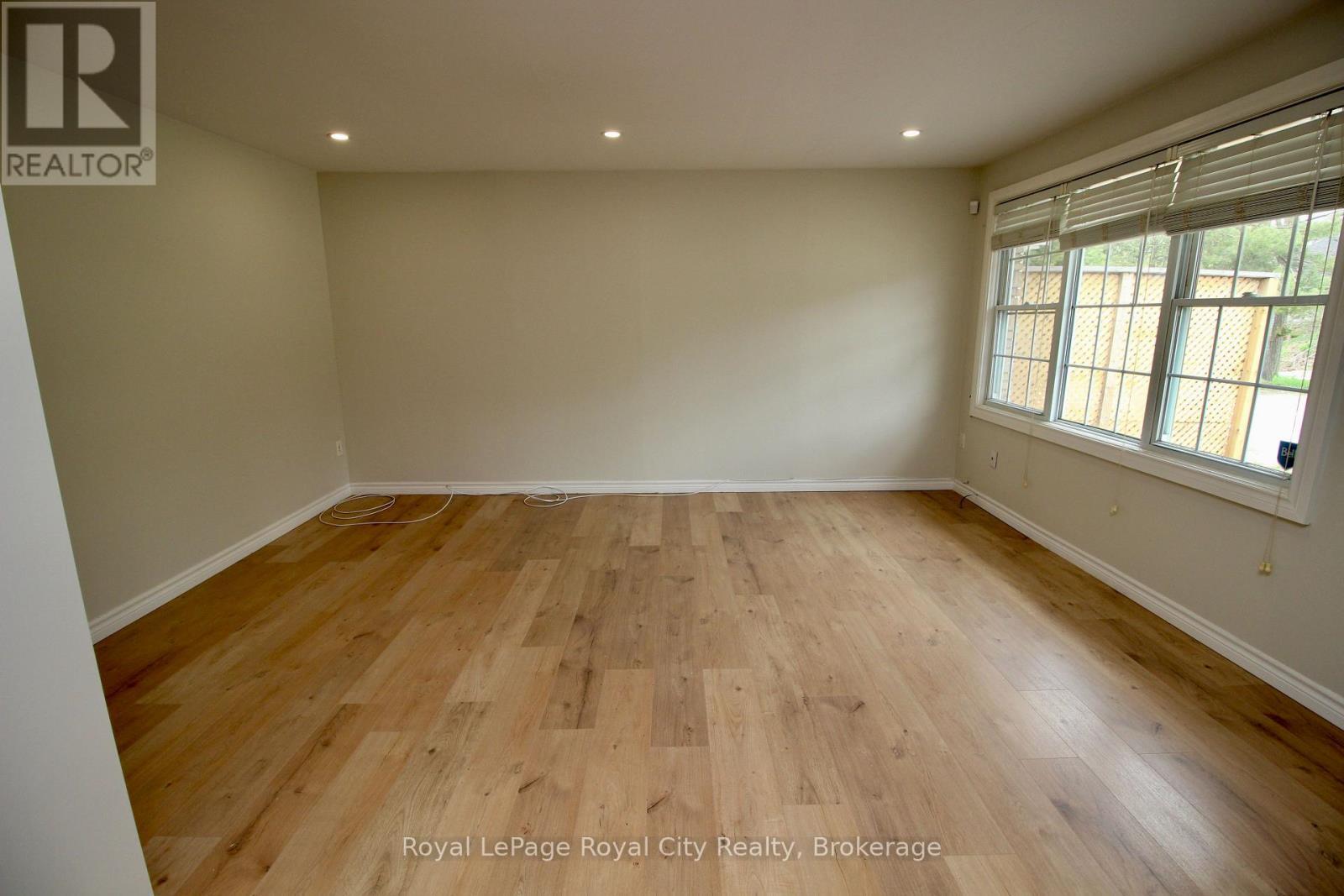 












1 - 405 MAIN STREET S

,
Guelph/Eramosa (Rockwood),




Ontario
N0B2K0

