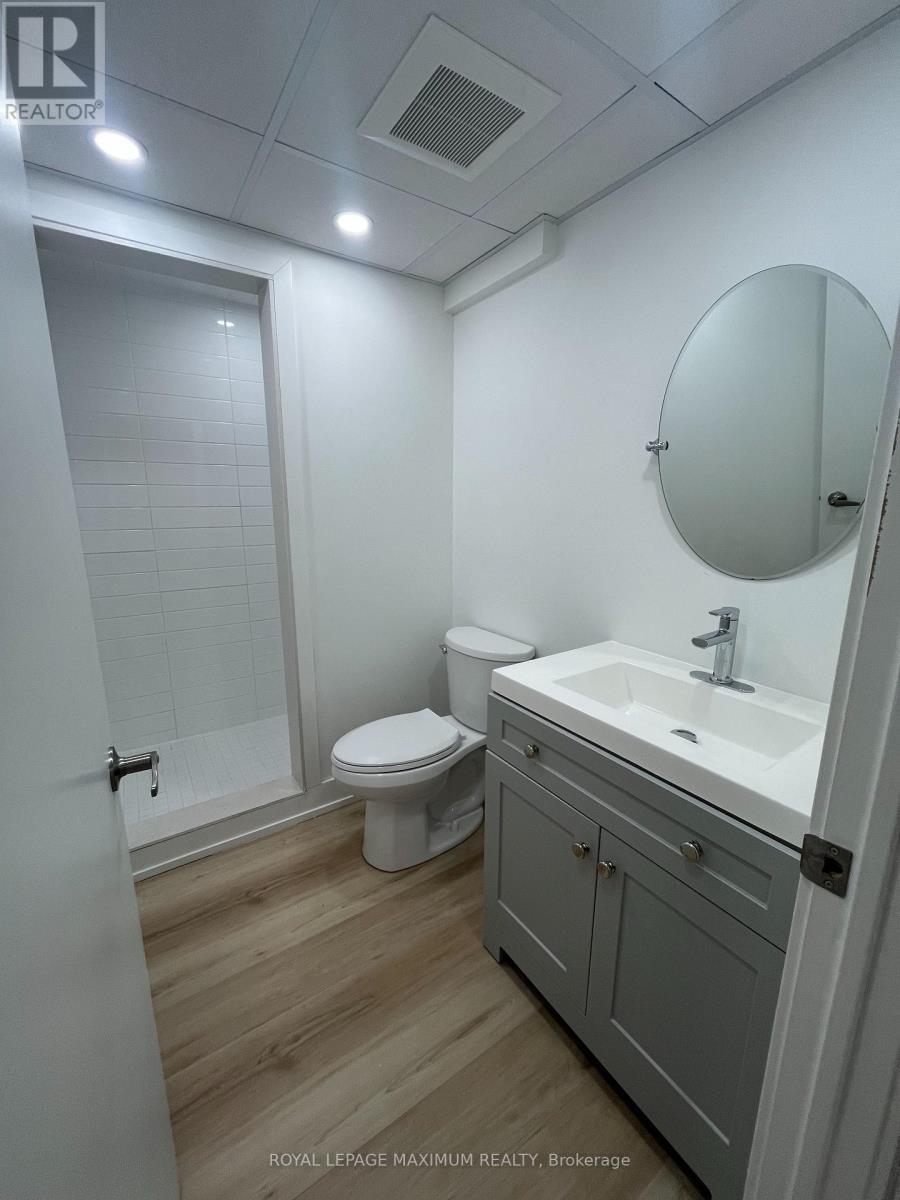 












160 GENTILE CIRCLE

,
Vaughan,




Ontario
L4H3N3

