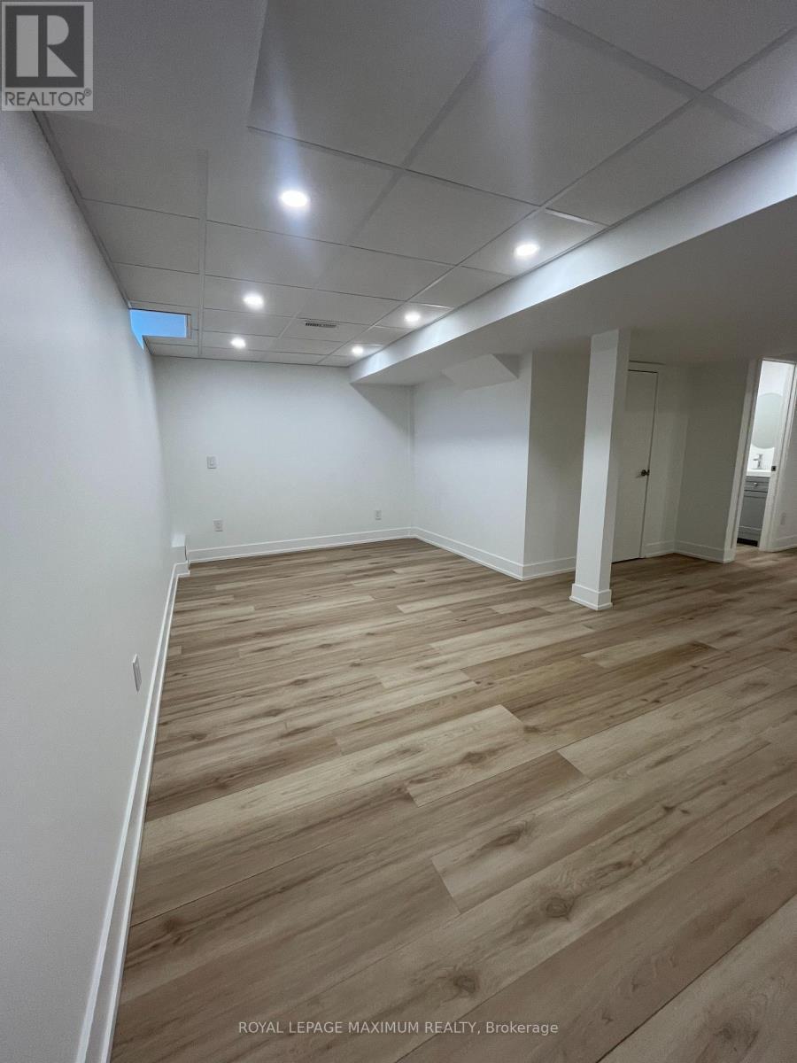 












160 GENTILE CIRCLE

,
Vaughan,




Ontario
L4H3N3

