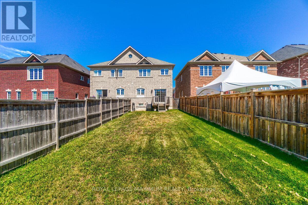 












160 GENTILE CIRCLE

,
Vaughan,




Ontario
L4H3N3

