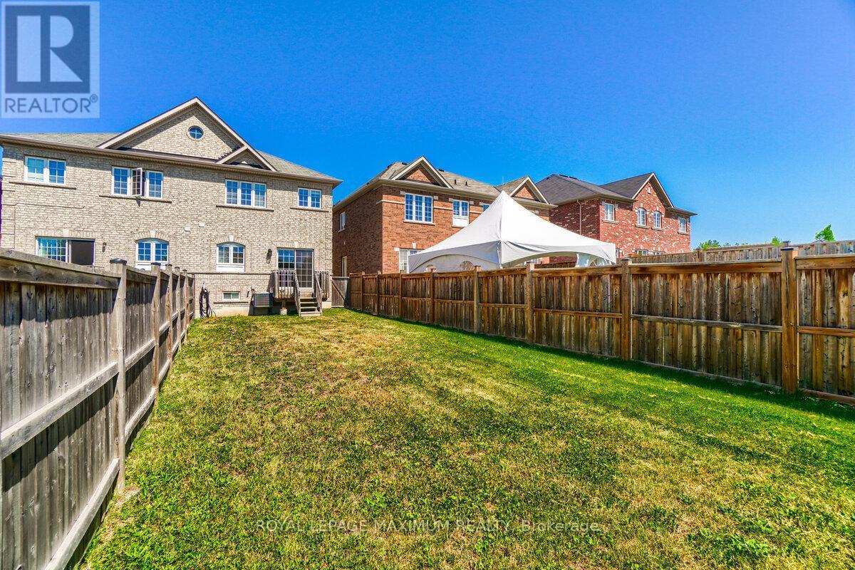 












160 GENTILE CIRCLE

,
Vaughan,




Ontario
L4H3N3

