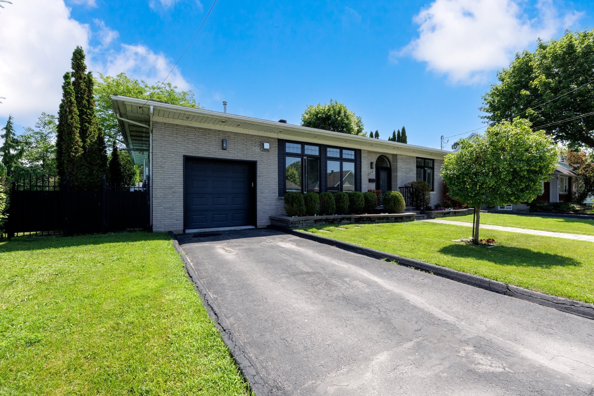 









172


Rue St-Charles

,
Salaberry-de-Valleyfield,




QC
J6S4A4

