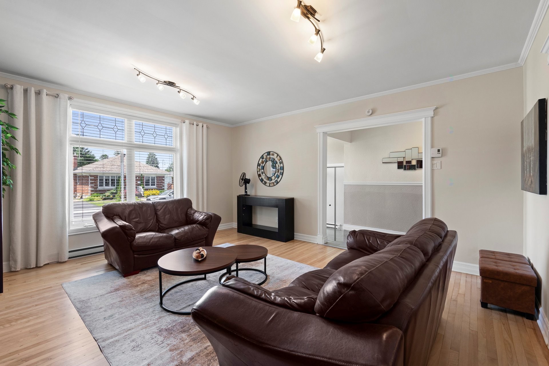 









172


Rue St-Charles

,
Salaberry-de-Valleyfield,




QC
J6S4A4

