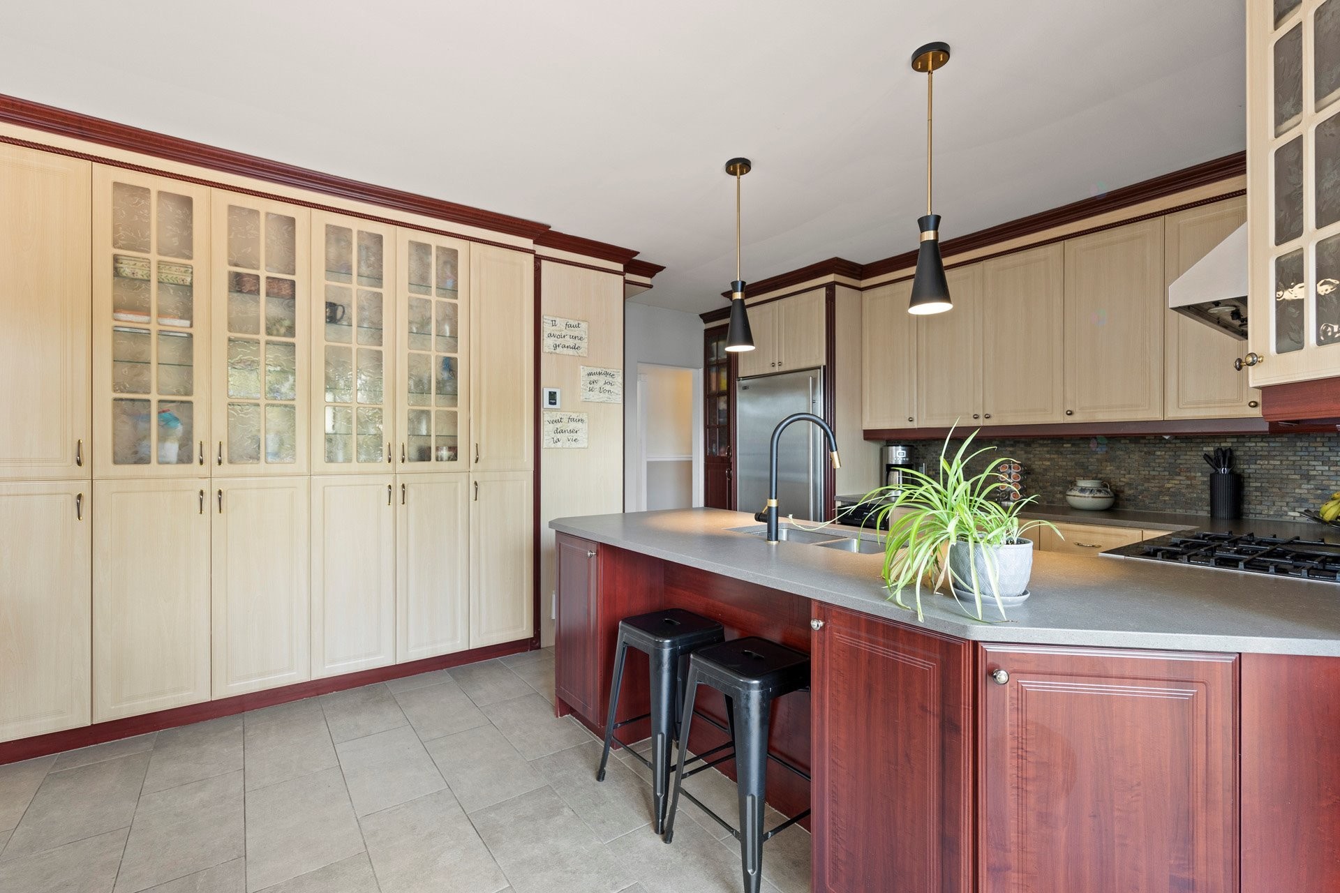 









172


Rue St-Charles

,
Salaberry-de-Valleyfield,




QC
J6S4A4

