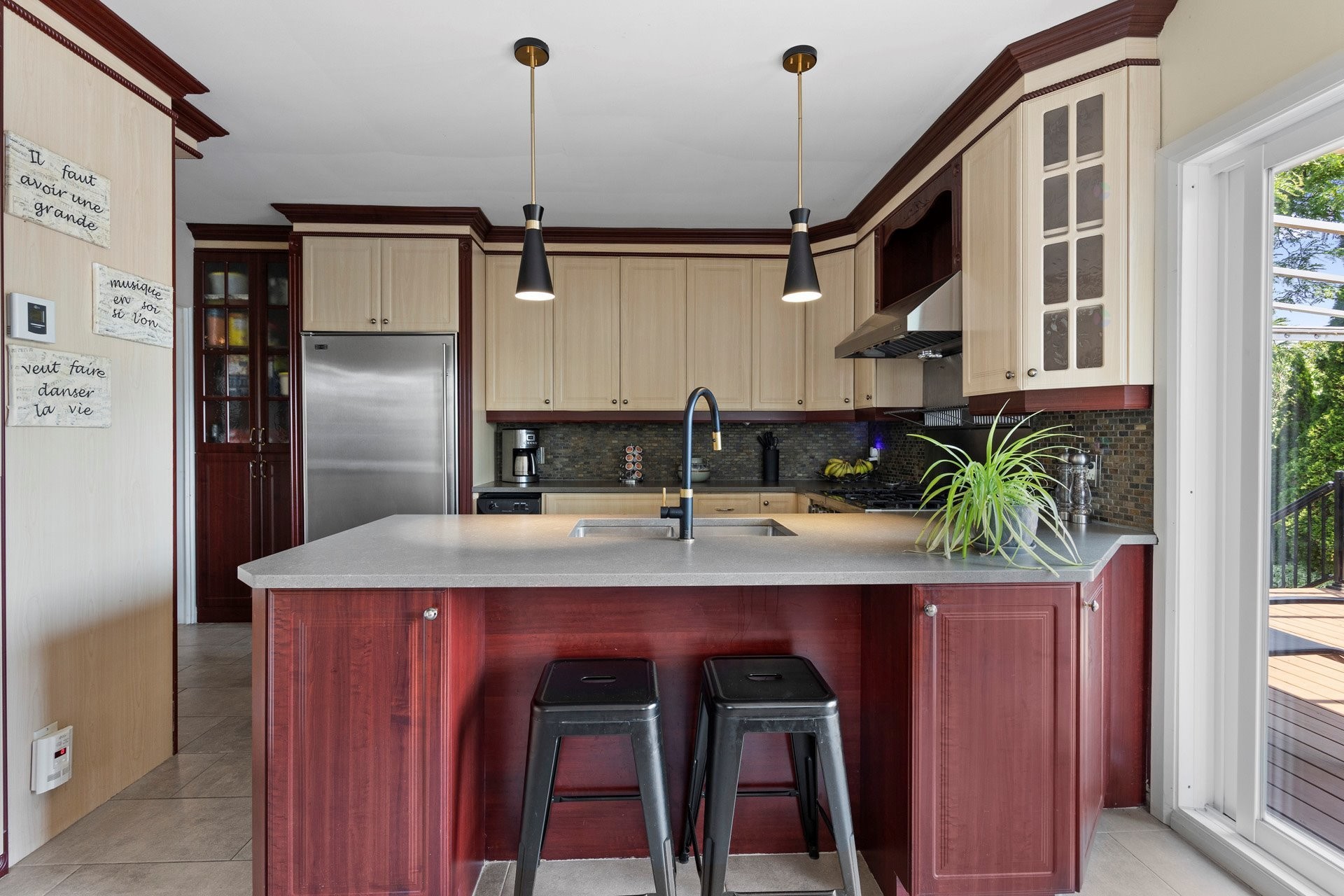 









172


Rue St-Charles

,
Salaberry-de-Valleyfield,




QC
J6S4A4

