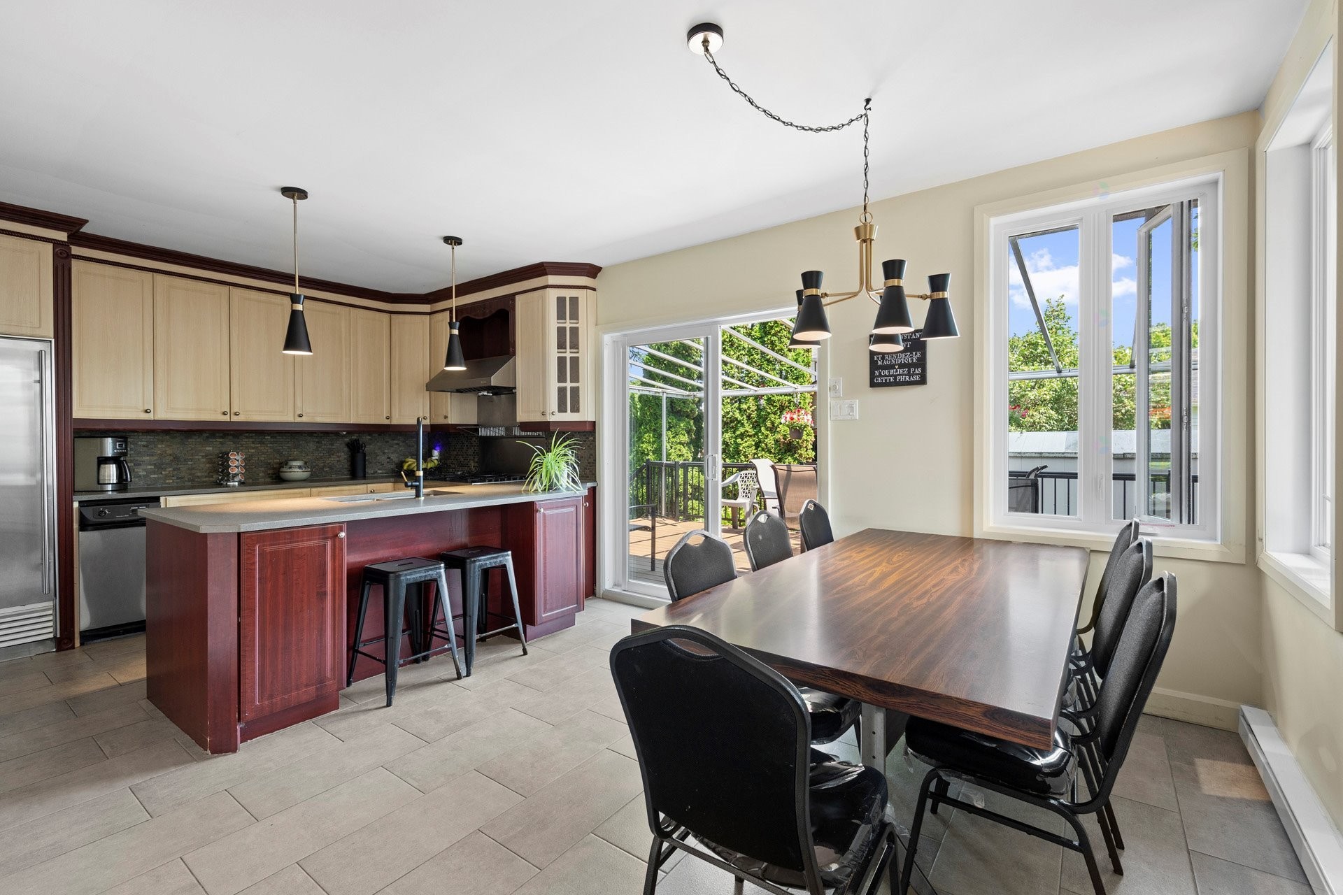 









172


Rue St-Charles

,
Salaberry-de-Valleyfield,




QC
J6S4A4

