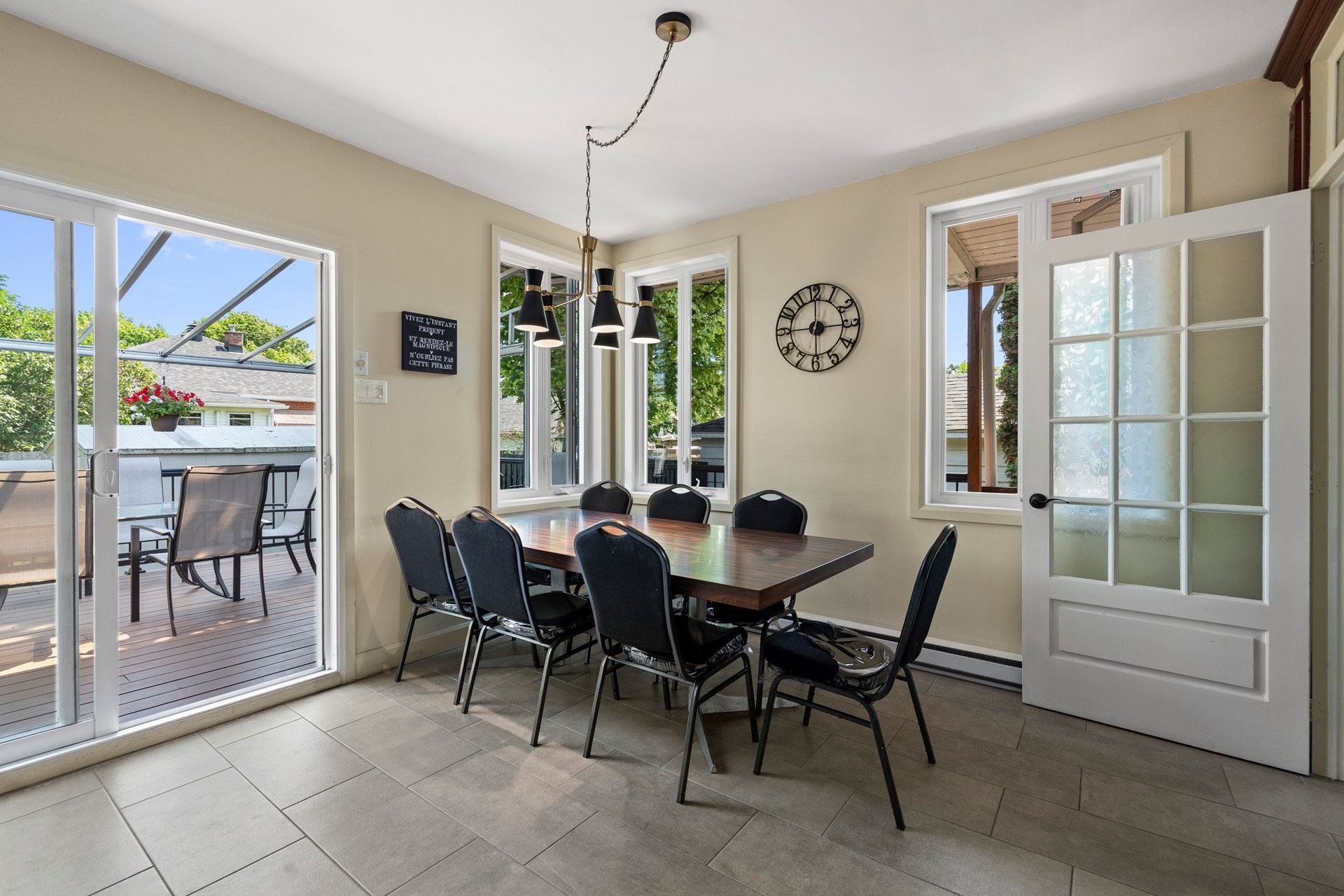 









172


Rue St-Charles

,
Salaberry-de-Valleyfield,




QC
J6S4A4


