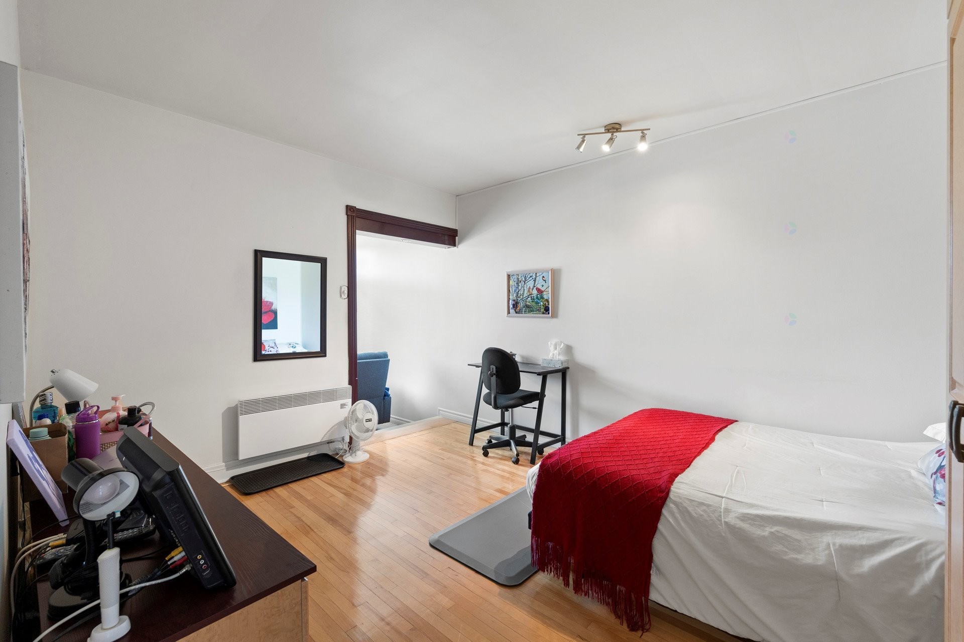 









172


Rue St-Charles

,
Salaberry-de-Valleyfield,




QC
J6S4A4

