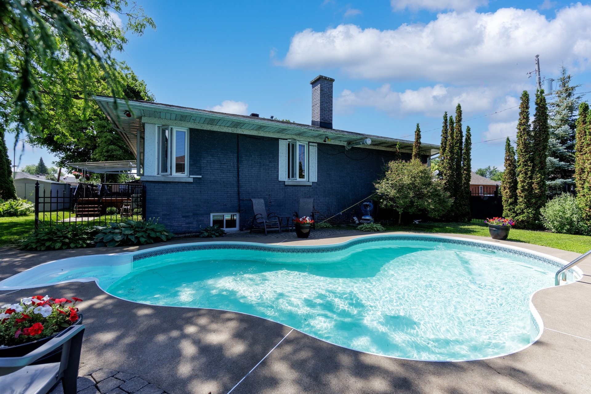 









172


Rue St-Charles

,
Salaberry-de-Valleyfield,




QC
J6S4A4


