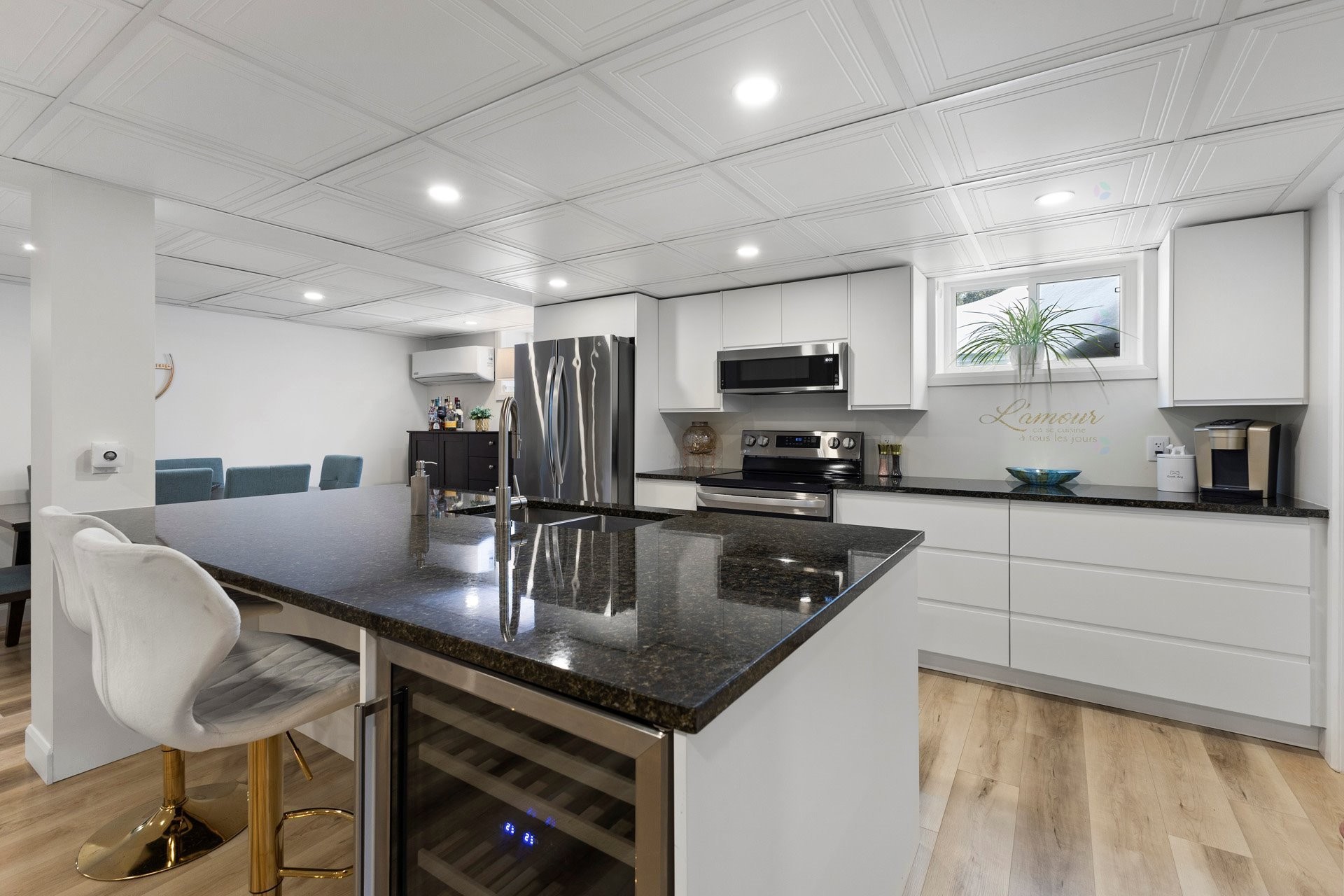 









172


Rue St-Charles

,
Salaberry-de-Valleyfield,




QC
J6S4A4

