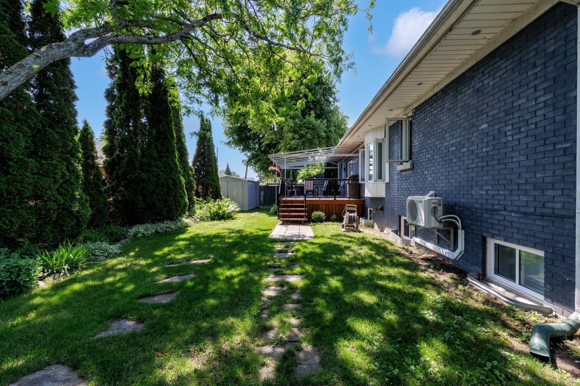 









172


Rue St-Charles

,
Salaberry-de-Valleyfield,




QC
J6S4A4

