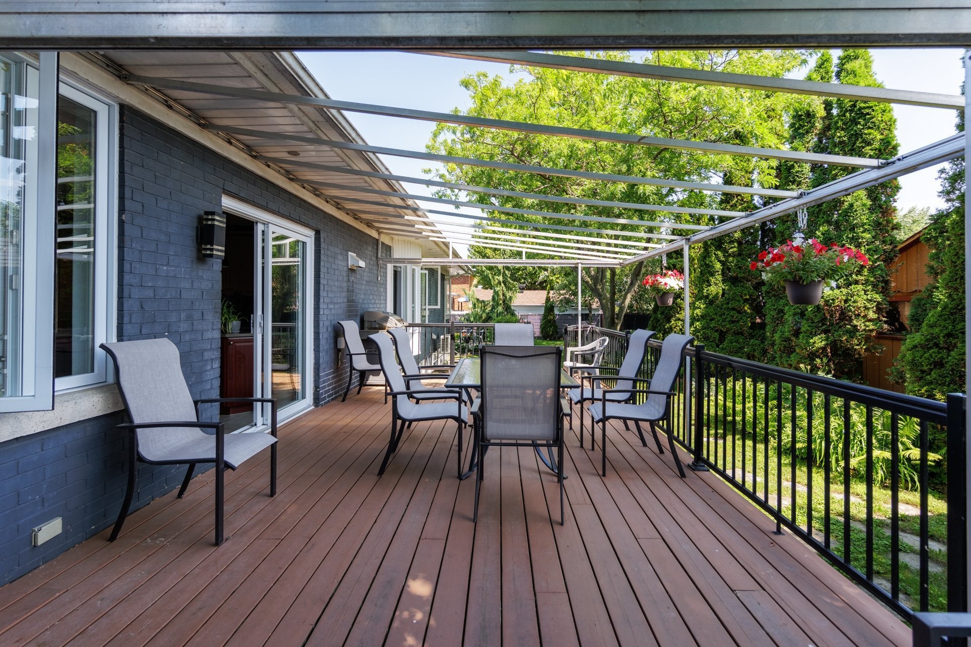 









172


Rue St-Charles

,
Salaberry-de-Valleyfield,




QC
J6S4A4

