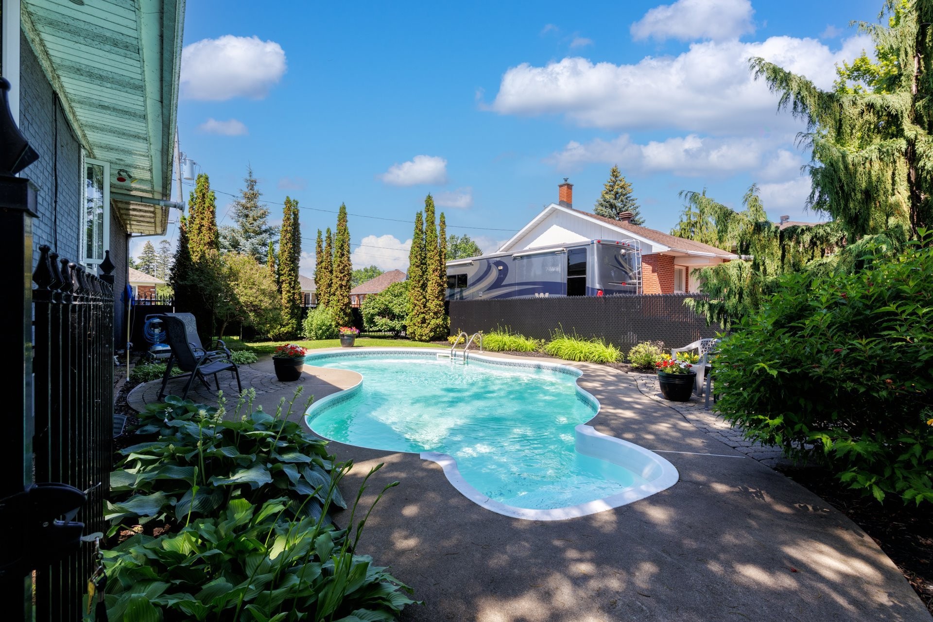 









172


Rue St-Charles

,
Salaberry-de-Valleyfield,




QC
J6S4A4

