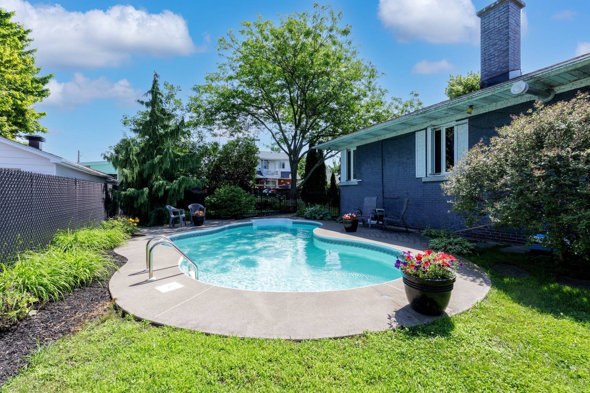 









172


Rue St-Charles

,
Salaberry-de-Valleyfield,




QC
J6S4A4

