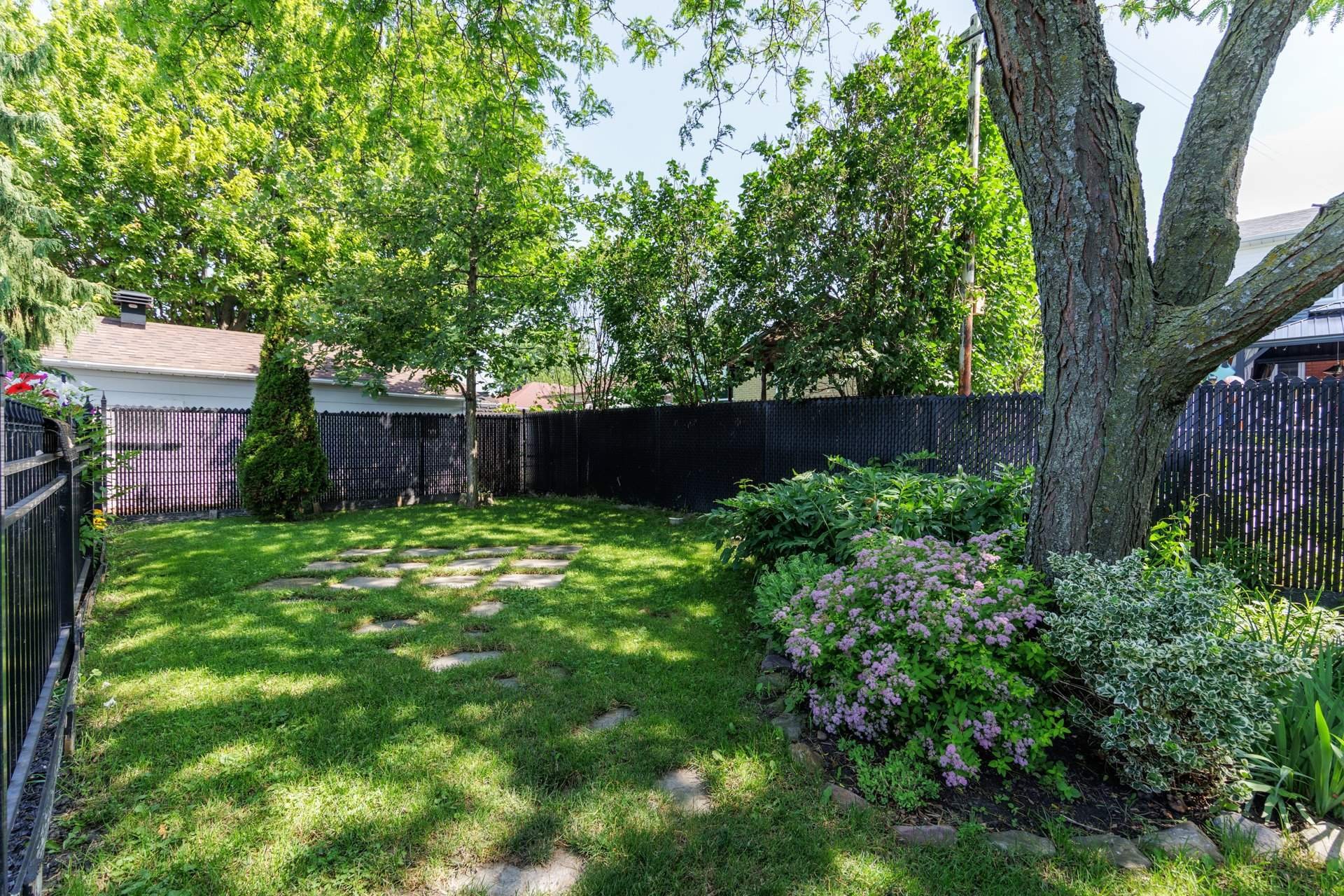 









172


Rue St-Charles

,
Salaberry-de-Valleyfield,




QC
J6S4A4

