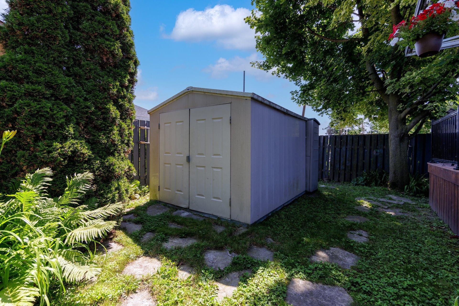 









172


Rue St-Charles

,
Salaberry-de-Valleyfield,




QC
J6S4A4


