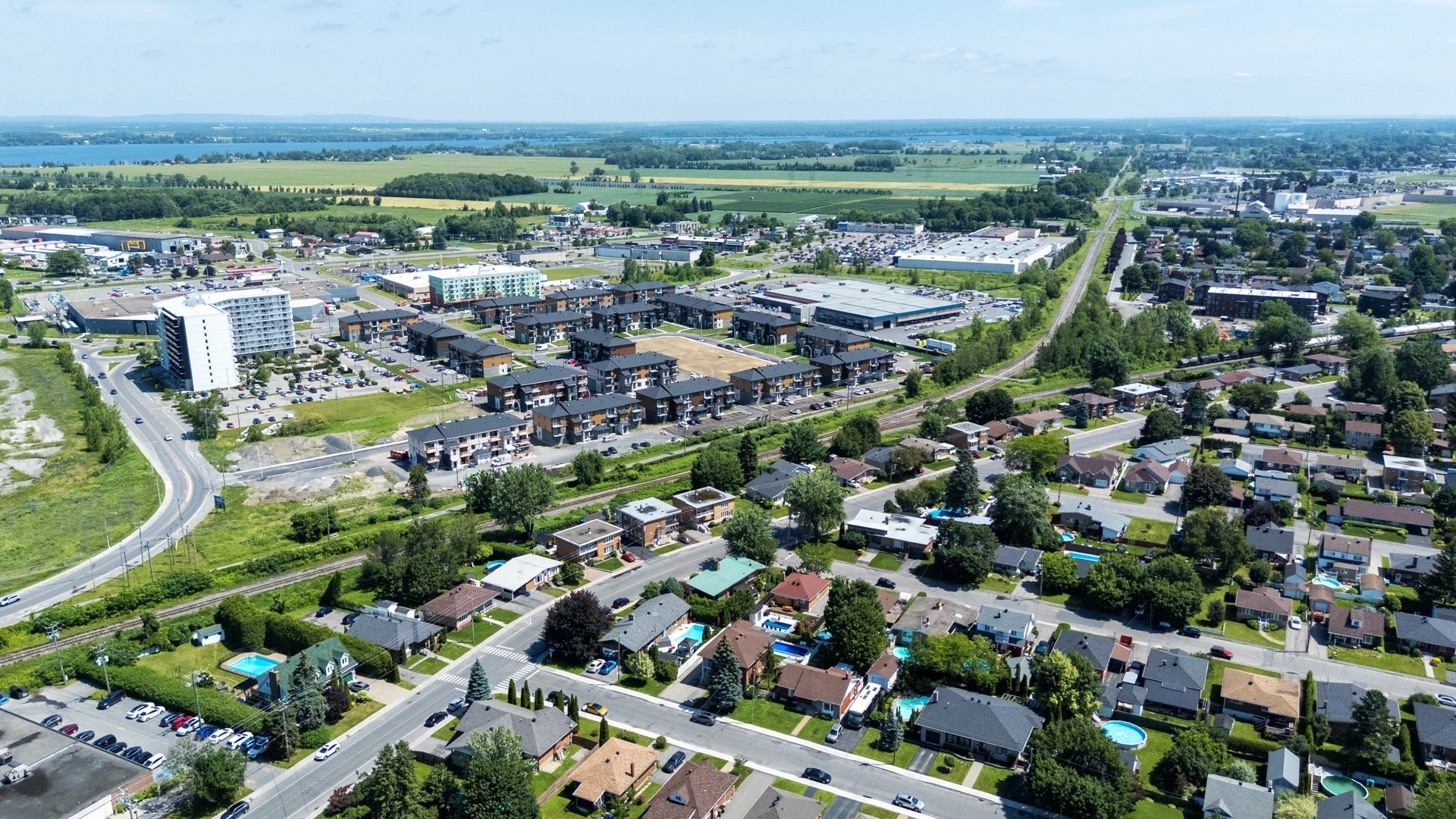 









172


Rue St-Charles

,
Salaberry-de-Valleyfield,




QC
J6S4A4

