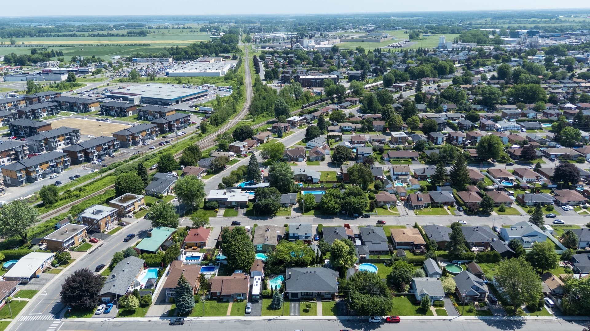 









172


Rue St-Charles

,
Salaberry-de-Valleyfield,




QC
J6S4A4

