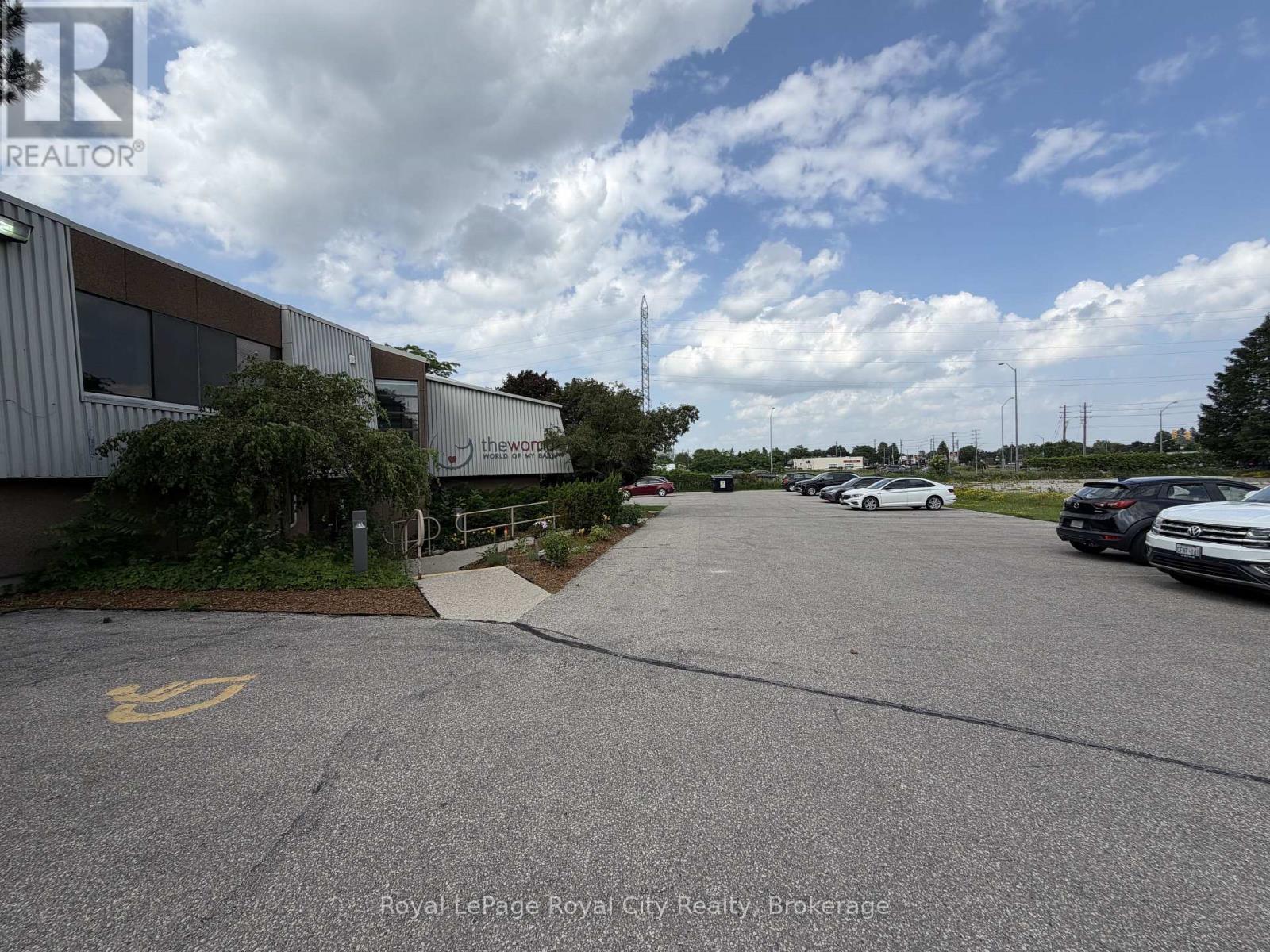 












200 - 15 LEWIS ROAD

,
Guelph (Willow West/Sugarbush/West Acres),




Ontario
N1H1E9

