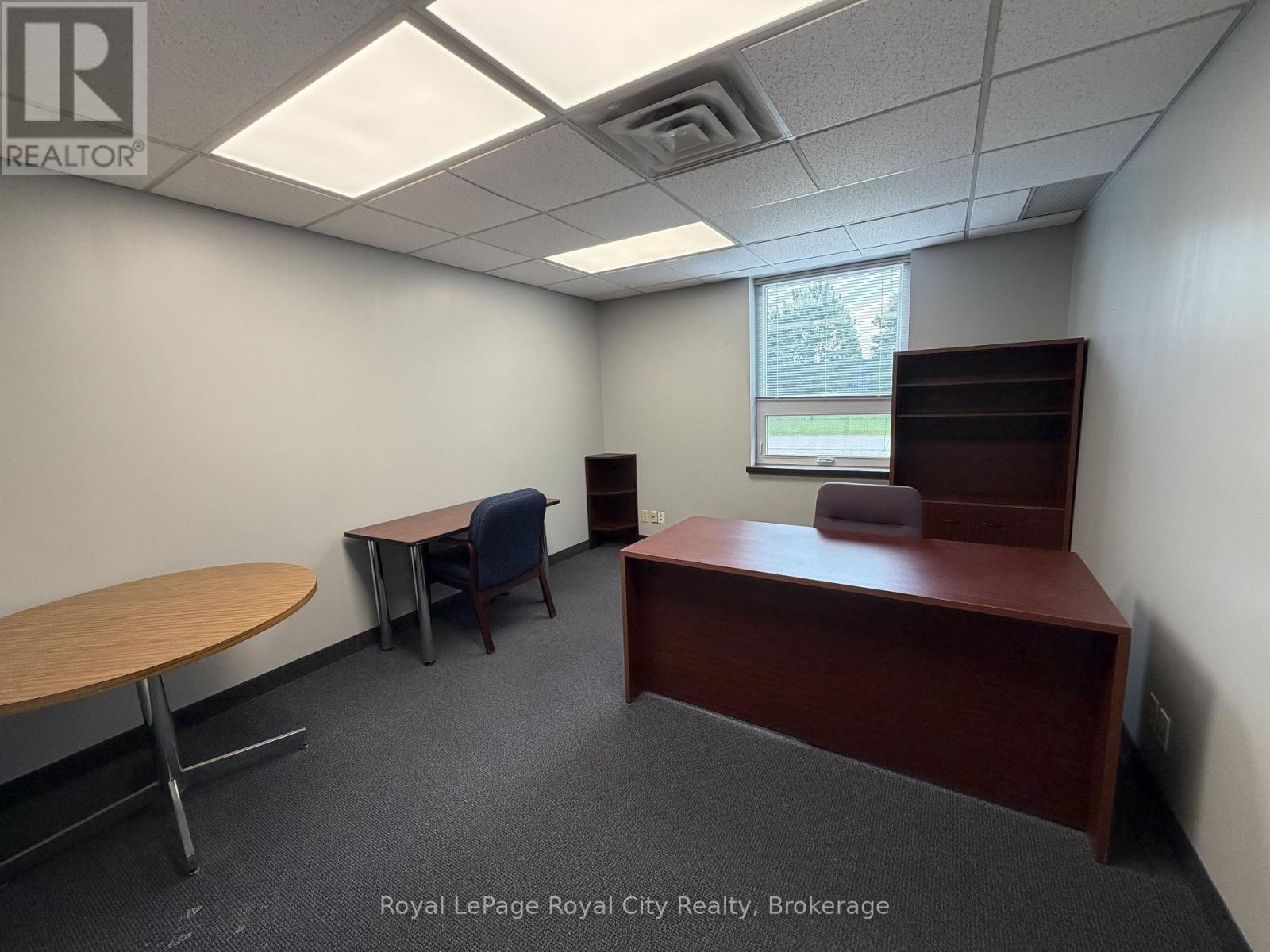 












200 - 15 LEWIS ROAD

,
Guelph (Willow West/Sugarbush/West Acres),




Ontario
N1H1E9

