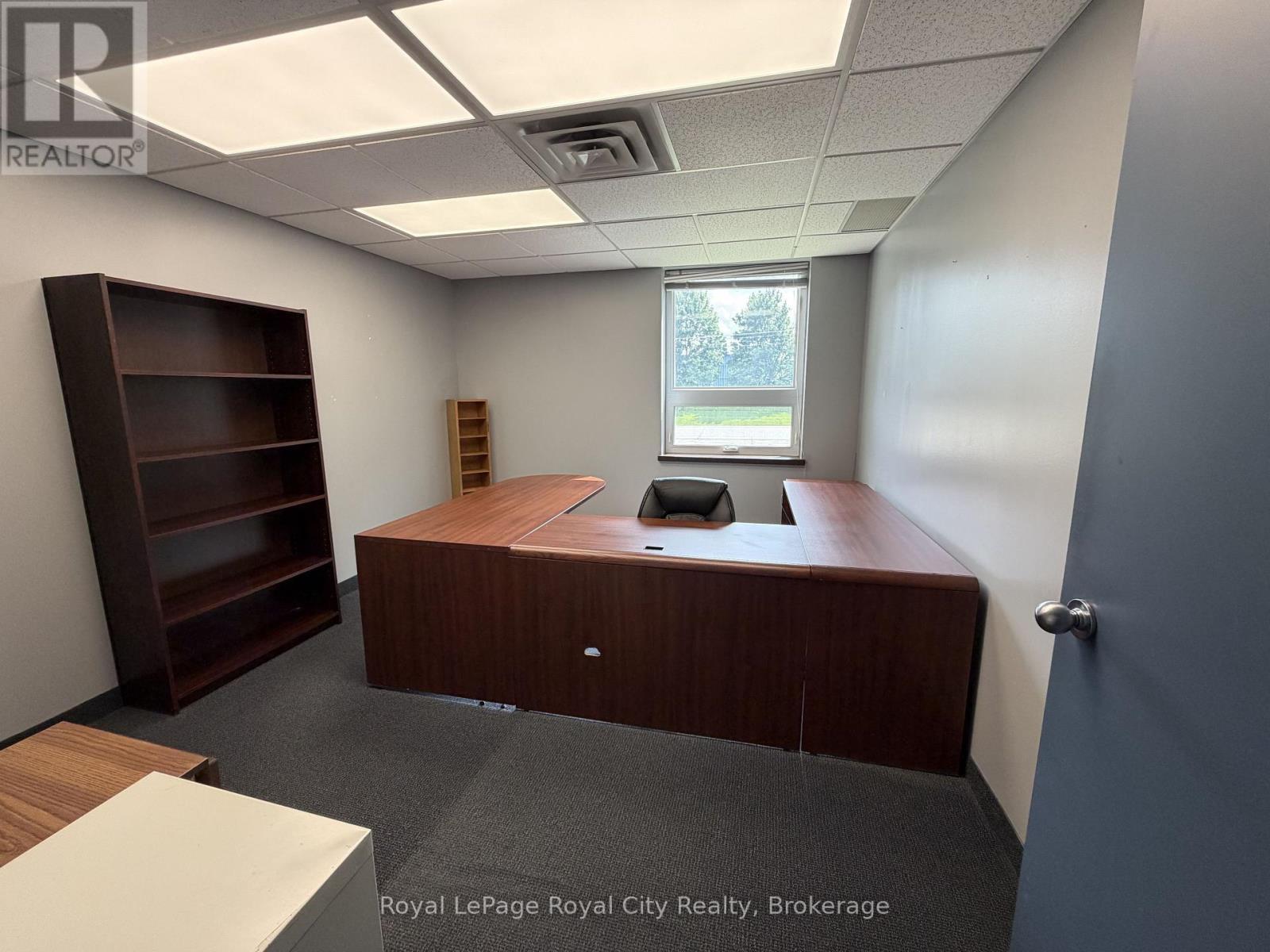 












200 - 15 LEWIS ROAD

,
Guelph (Willow West/Sugarbush/West Acres),




Ontario
N1H1E9

