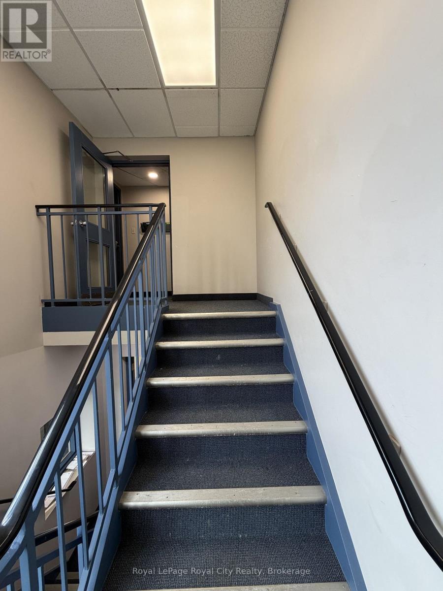 












200 - 15 LEWIS ROAD

,
Guelph (Willow West/Sugarbush/West Acres),




Ontario
N1H1E9

