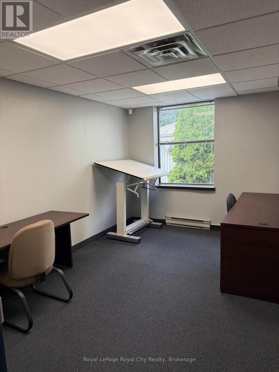 












200 - 15 LEWIS ROAD

,
Guelph (Willow West/Sugarbush/West Acres),




Ontario
N1H1E9

