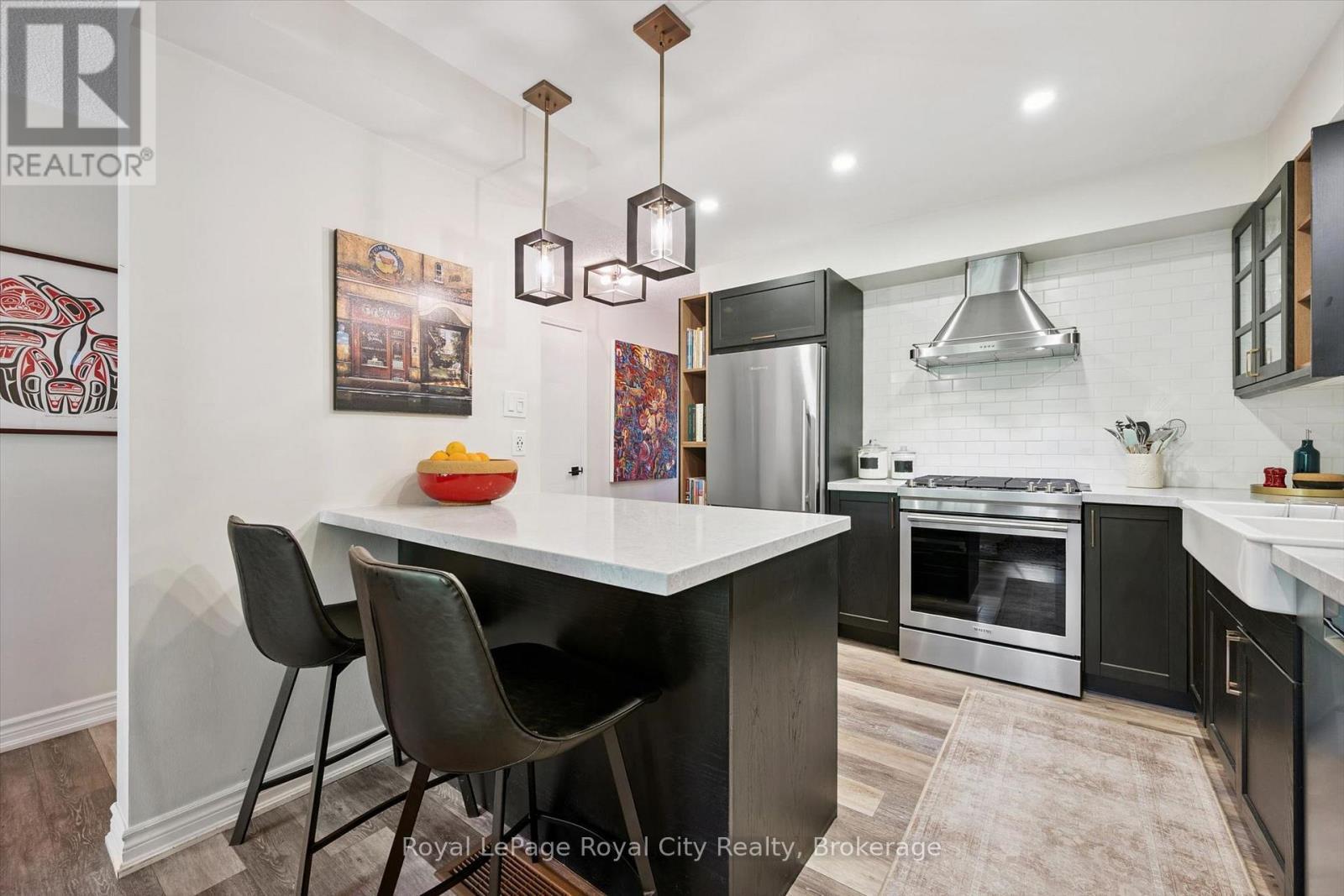 












#12 - 124 GOSLING GARDENS

,
Guelph (Clairfields/Hanlon Business Park),




Ontario
N1G5K6

