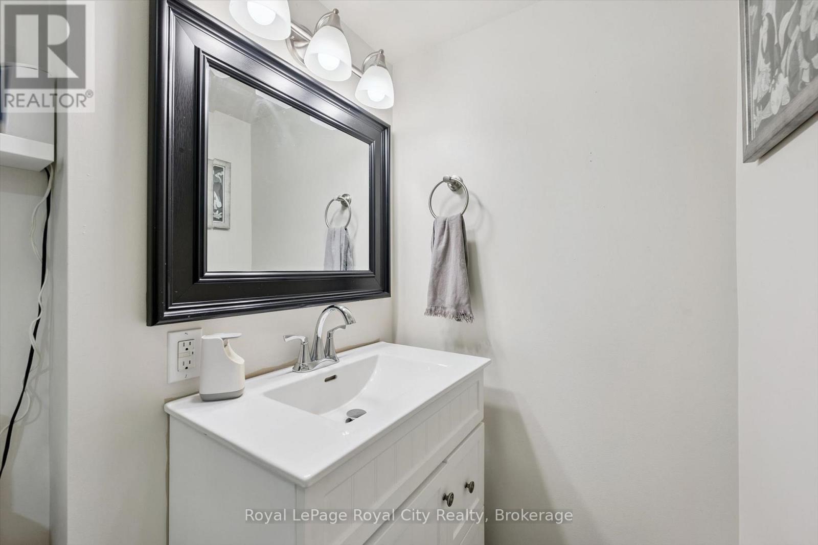












#12 - 124 GOSLING GARDENS

,
Guelph (Clairfields/Hanlon Business Park),




Ontario
N1G5K6

