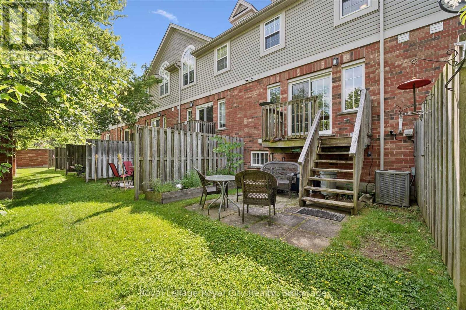 












#12 - 124 GOSLING GARDENS

,
Guelph (Clairfields/Hanlon Business Park),




Ontario
N1G5K6

