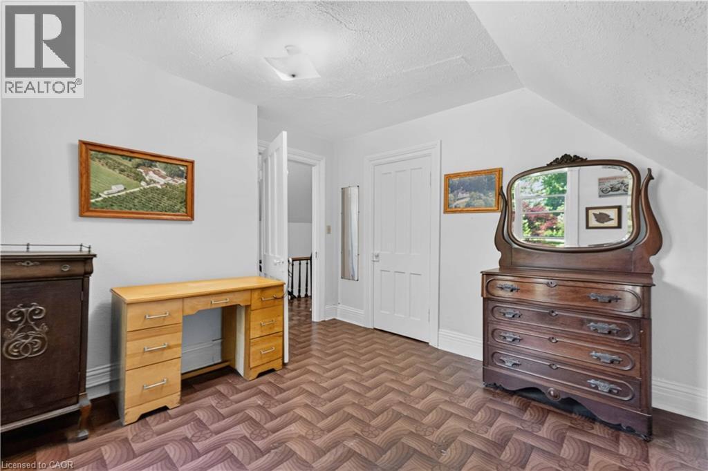 












1629 GREGORY Road

,
St. Catharines,




Ontario
L2R6P9


