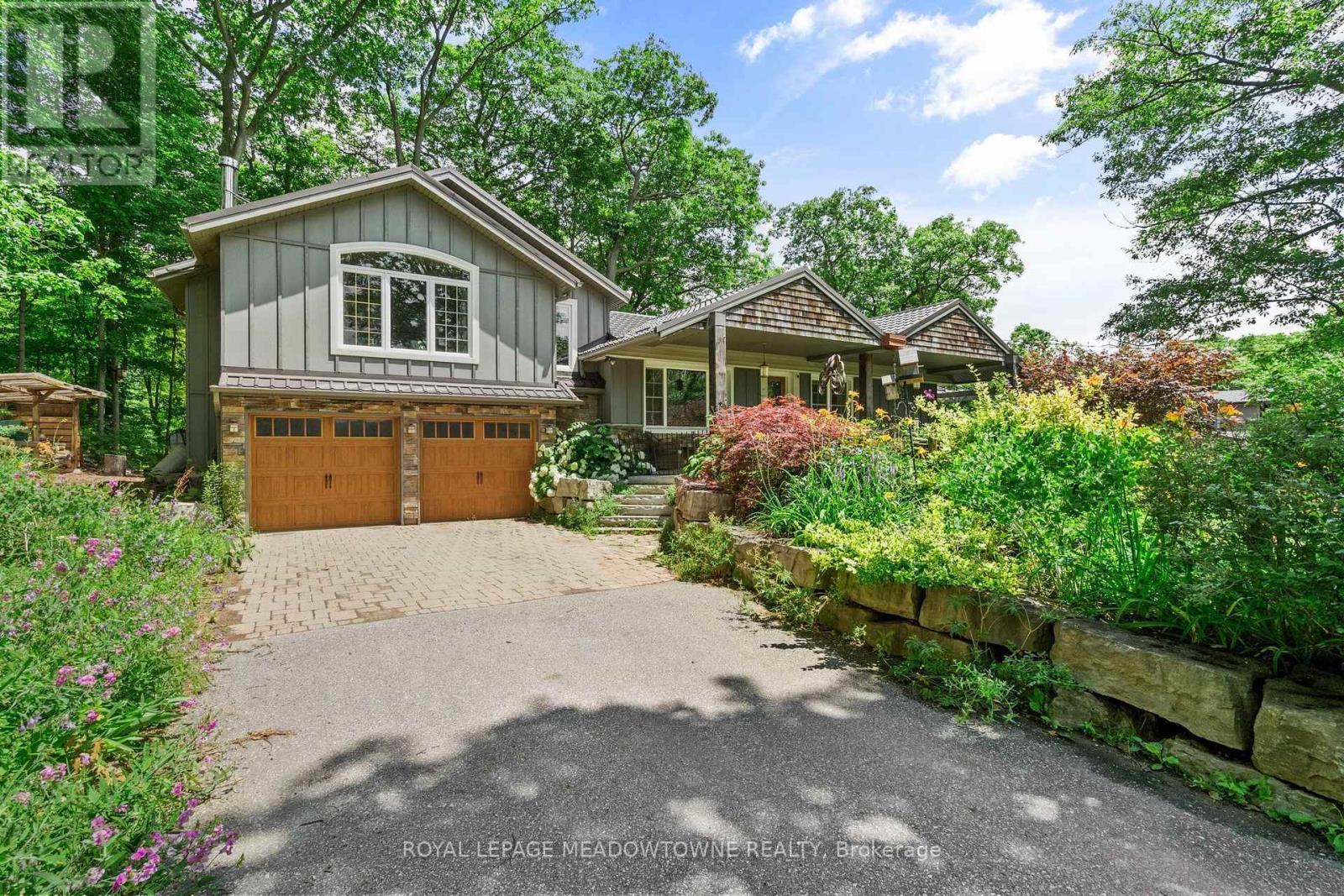 












10621 THIRD LINE

,
Halton Hills,




Ontario
L9T2X9

