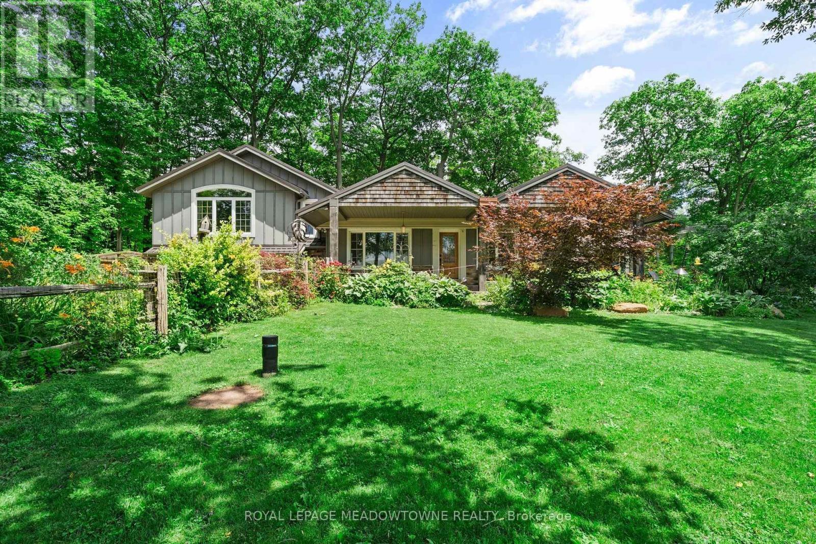 












10621 THIRD LINE

,
Halton Hills,




Ontario
L9T2X9

