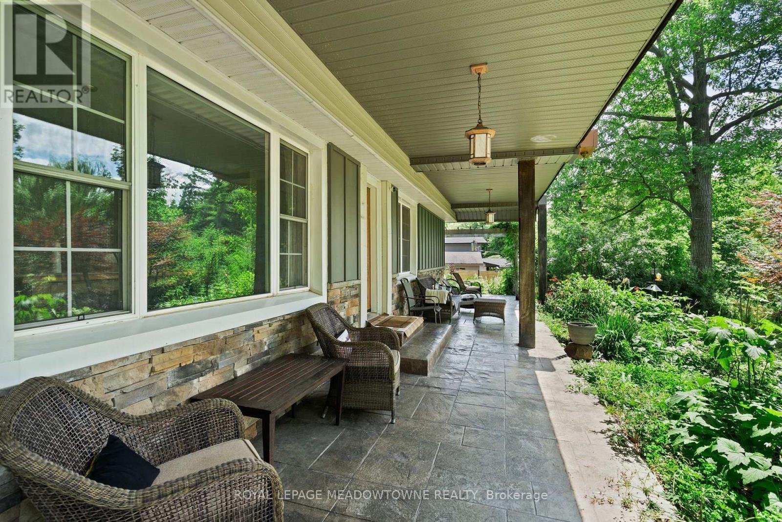 












10621 THIRD LINE

,
Halton Hills,




Ontario
L9T2X9

