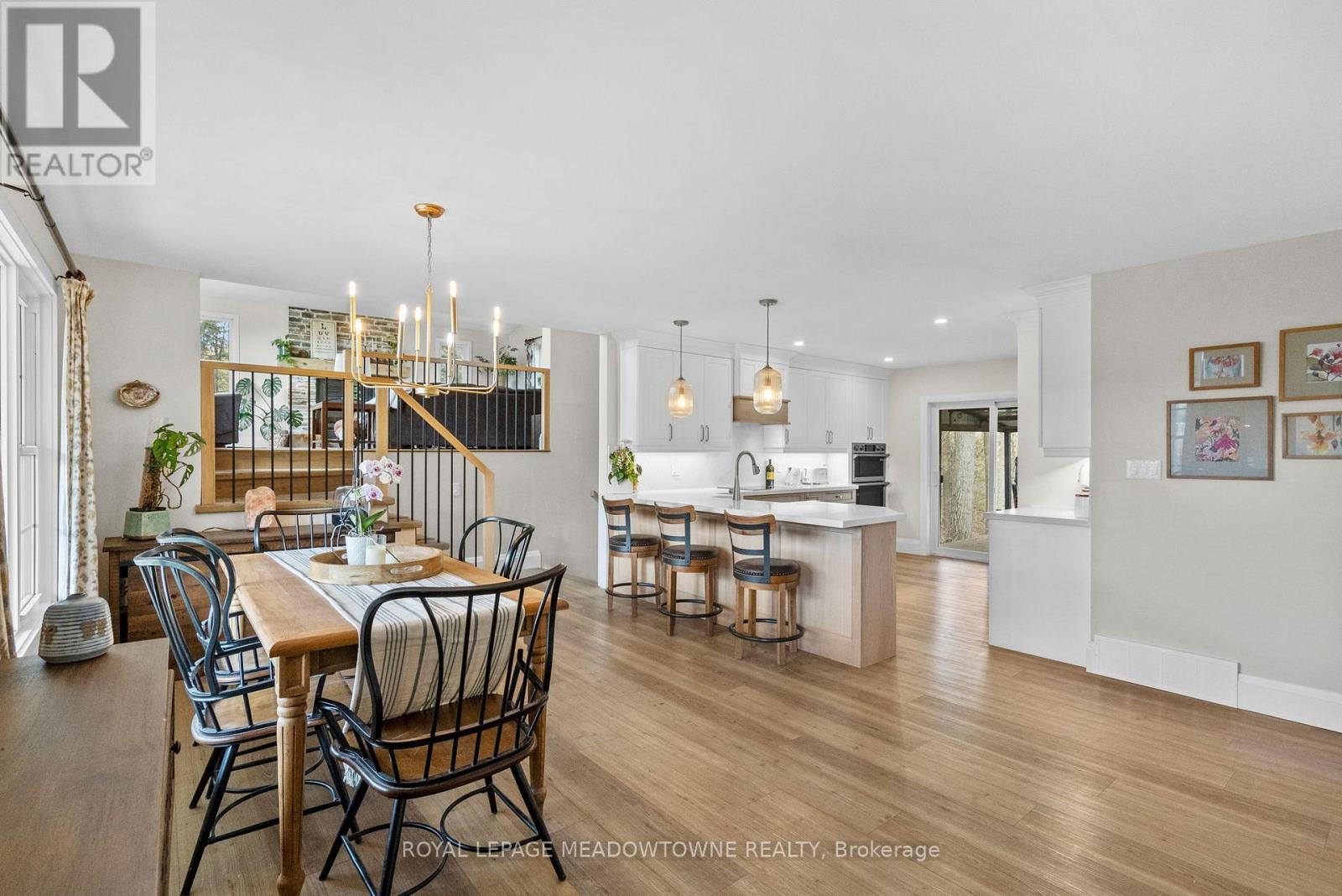 












10621 THIRD LINE

,
Halton Hills,




Ontario
L9T2X9


