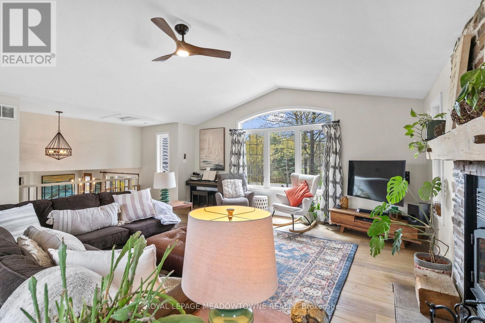 












10621 THIRD LINE

,
Halton Hills,




Ontario
L9T2X9

