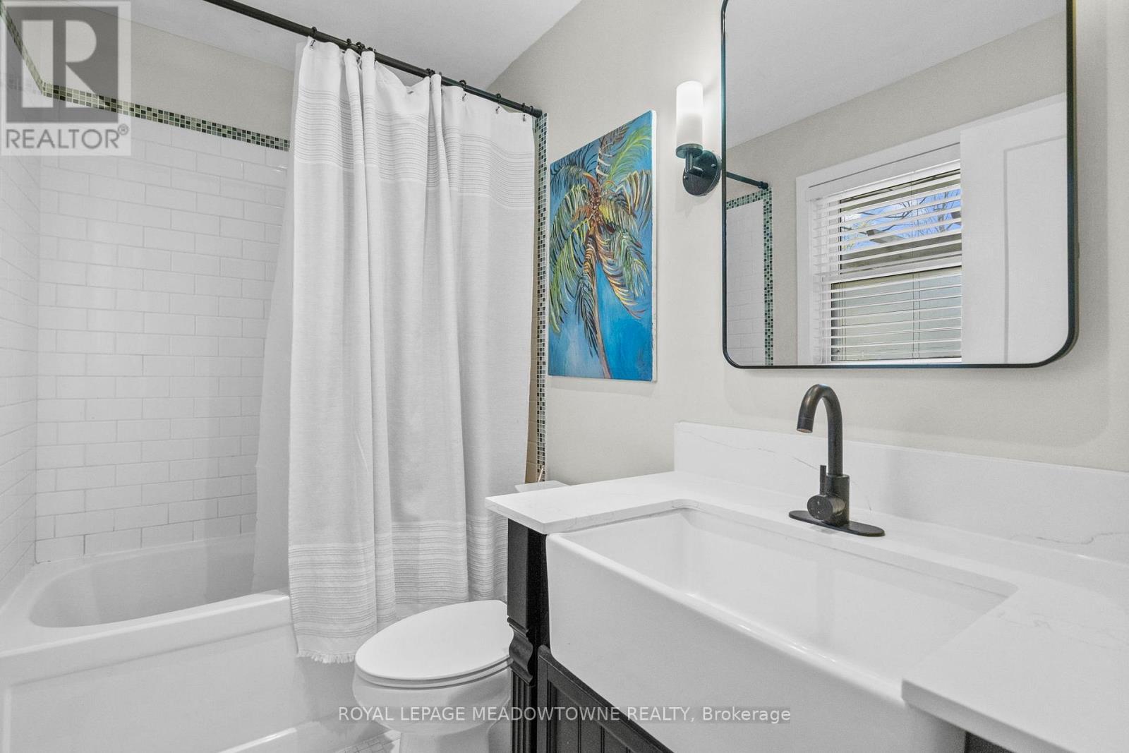 












10621 THIRD LINE

,
Halton Hills,




Ontario
L9T2X9

