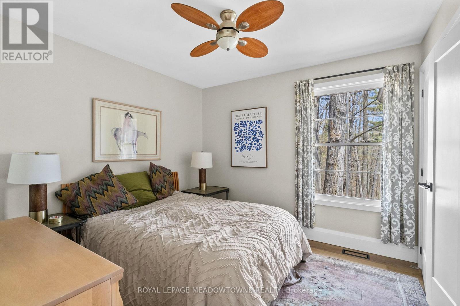 












10621 THIRD LINE

,
Halton Hills,




Ontario
L9T2X9

