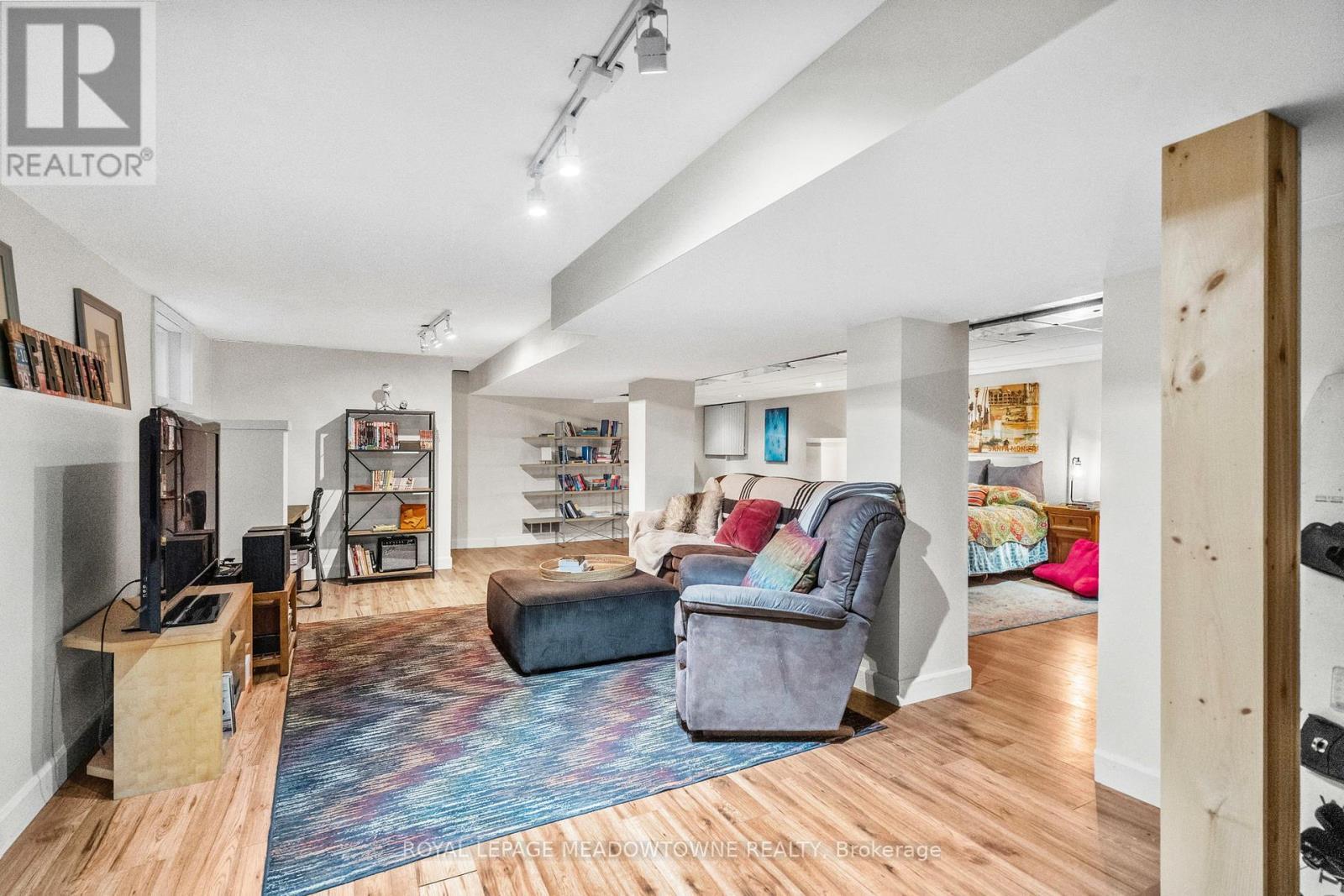 












10621 THIRD LINE

,
Halton Hills,




Ontario
L9T2X9

