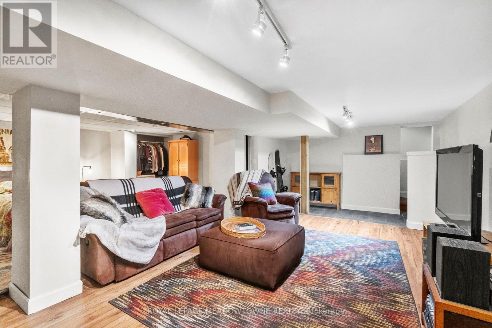












10621 THIRD LINE

,
Halton Hills,




Ontario
L9T2X9

