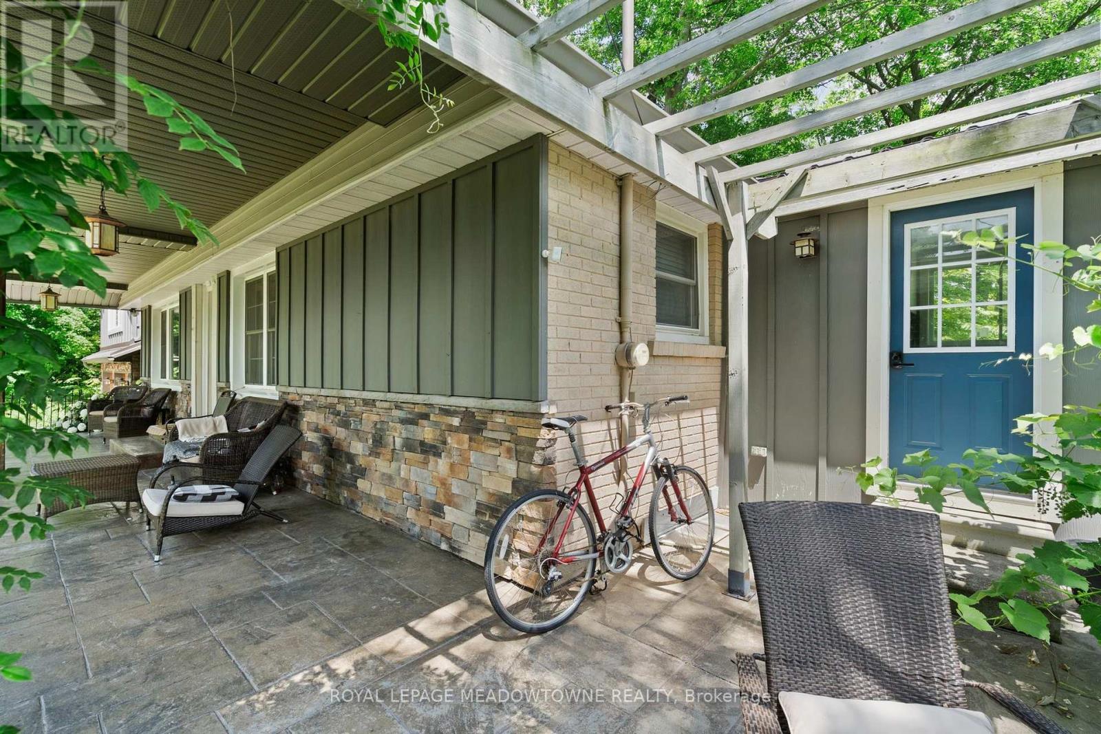 












10621 THIRD LINE

,
Halton Hills,




Ontario
L9T2X9

