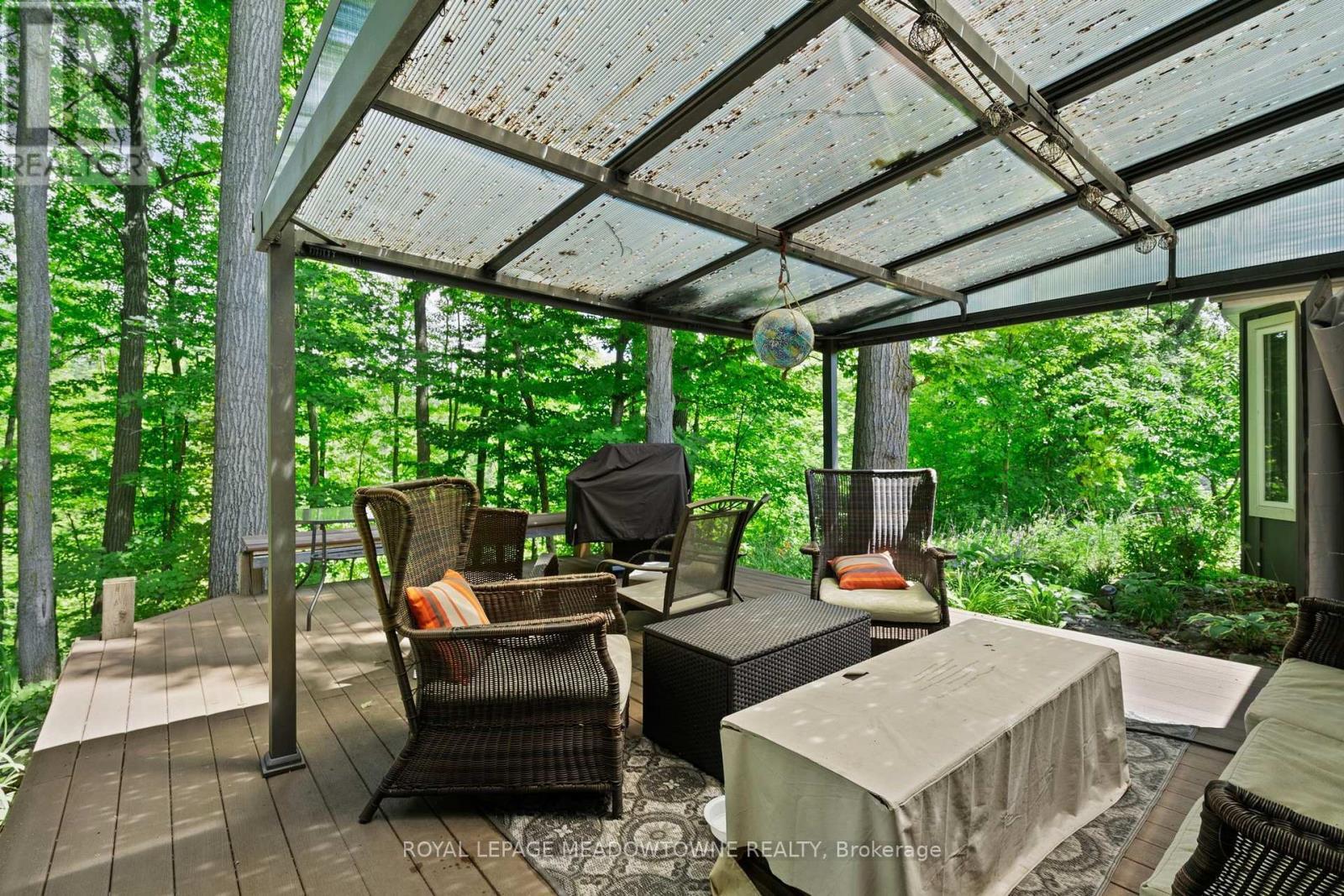 












10621 THIRD LINE

,
Halton Hills,




Ontario
L9T2X9

