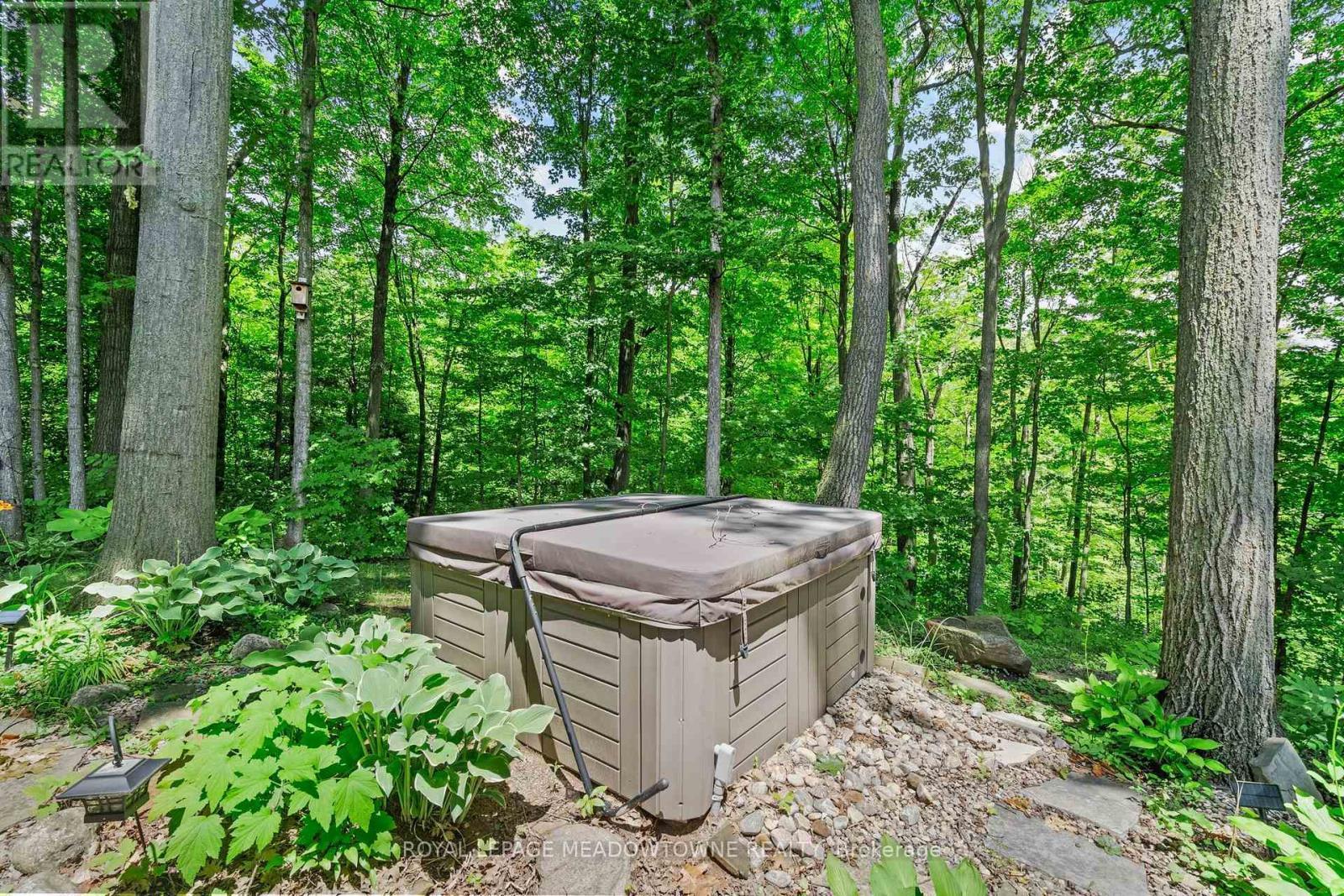 












10621 THIRD LINE

,
Halton Hills,




Ontario
L9T2X9

