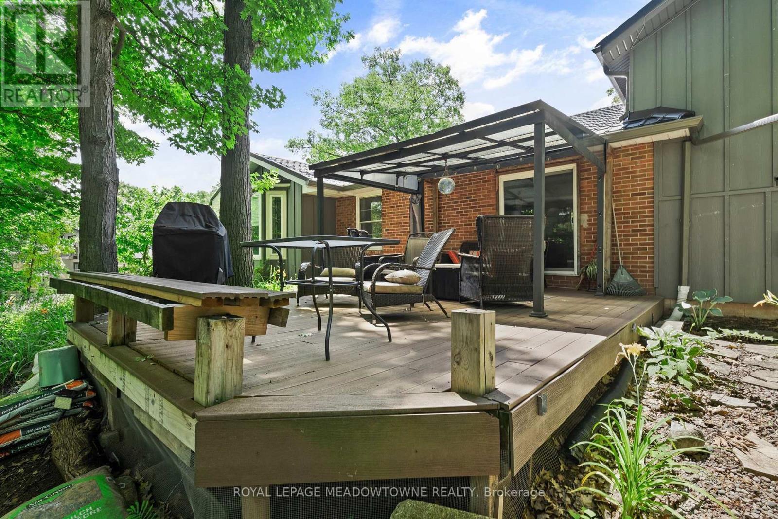












10621 THIRD LINE

,
Halton Hills,




Ontario
L9T2X9

