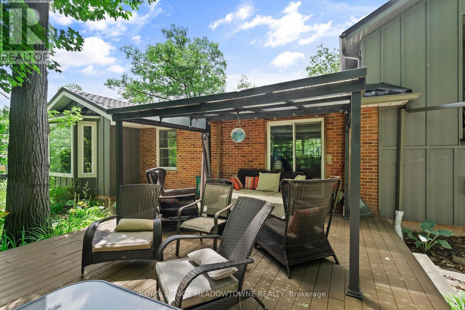 












10621 THIRD LINE

,
Halton Hills,




Ontario
L9T2X9

